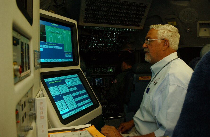 MCCHORD AIR FORCE BASE, Wash. --
Pilot instructor Greg Leppert prepares for a three-hour session that will include a simulated air-refueling mission.
(U.S. Air Force photo by Abner Guzman)

