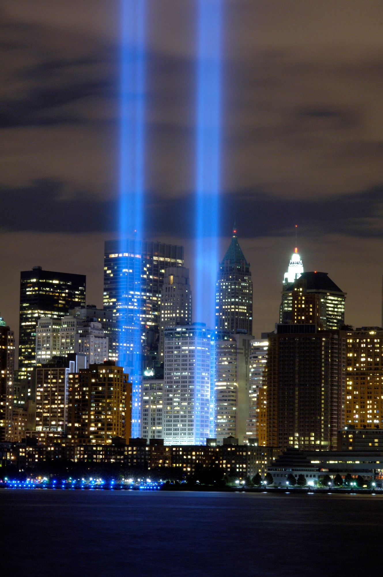 The "Tribute in Light" memorial is in remembrance of the events of Sept. 11, 2001, in honor of the citizens who lost their lives in the World Trade Center attacks. The two towers of light are composed of two banks of high wattage spotlights that point straight up from a lot next to Ground Zero. This photo was taken from Liberty State Park, N.J., Sept. 11, the five-year anniversary of 9/11. (U.S. Air Force photo/Denise Gould) 
