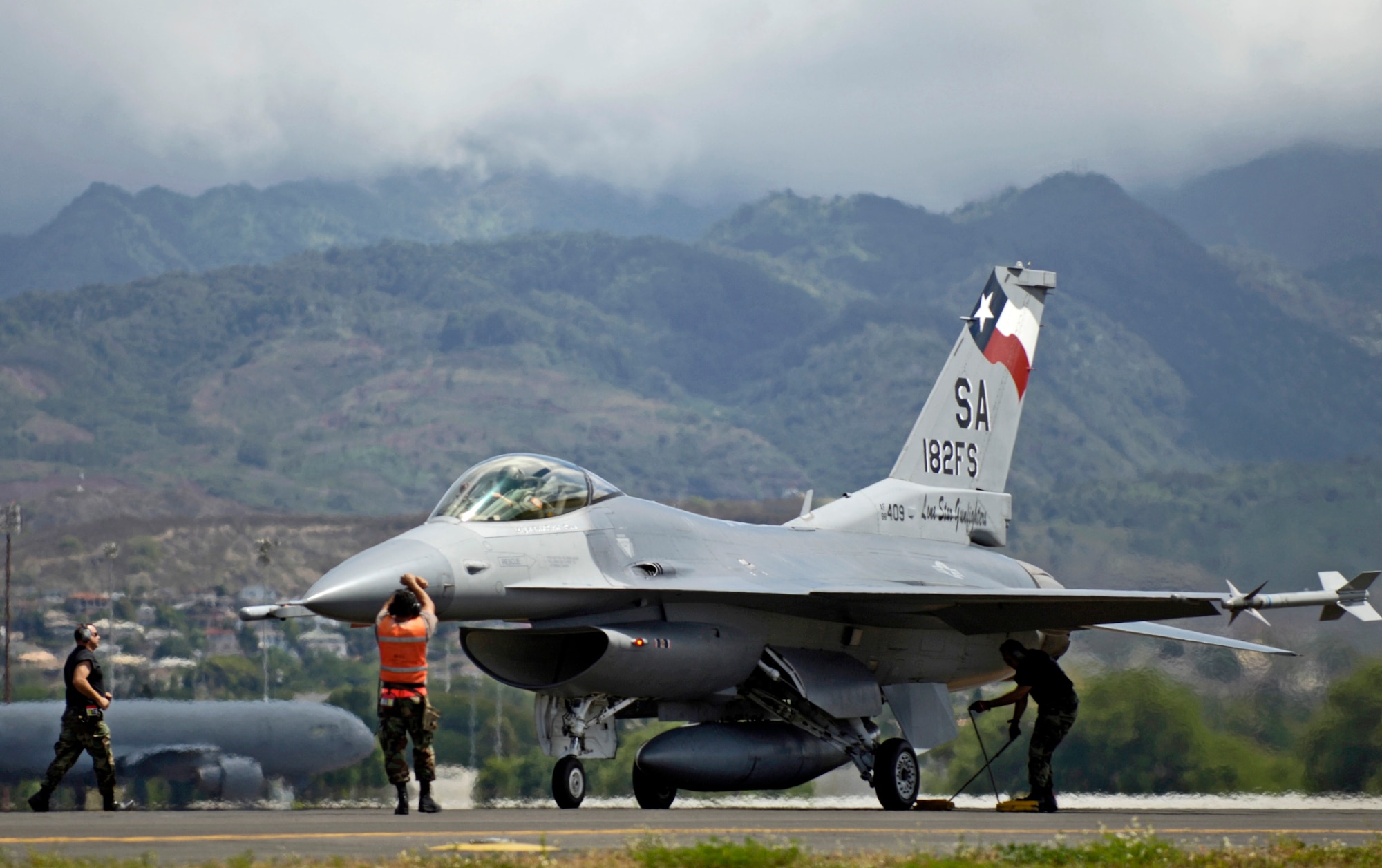 Crew chiefs recover their F-16 Fighting Falcon after it returned to Hickam Air Force Base, Hawaii from an air to air mission Sept. 8, 2006 during Exercise Sentry Aloha. The crew chiefs are from the Texas Air National Guard 149th Fighter Wing.  The exercise brings dissimilar combat assets to Hickam to train with the Hawaii Air National Guard’s 199th Fighter Squadron. (U.S. Air Force photo/ Tech. Sgt. Shane A. Cuomo)