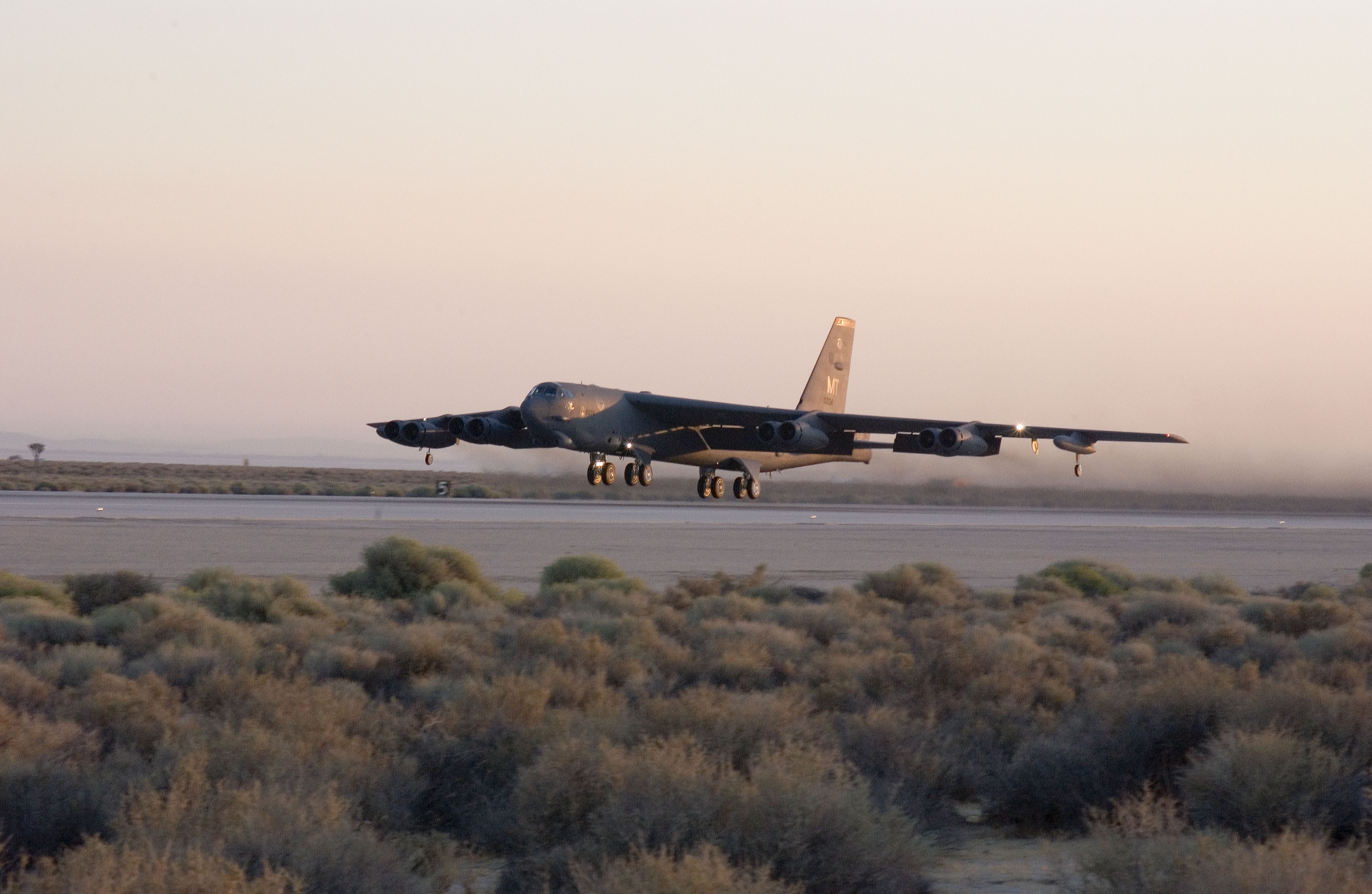 Edwards tests alternative jet engine fuel > Air Force Materiel Command > Article Display