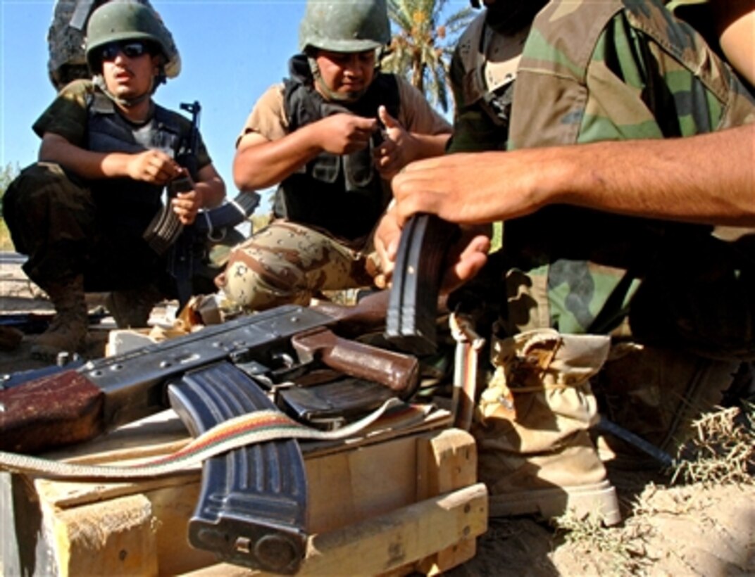 Iraqi army soldiers from 3rd Battalion, 1st Brigade, 4th Iraqi Army Division load their weapons during training conducted by U.S. Army soldiers on a range near Baqubah, Iraq, Sept. 15, 2006.  