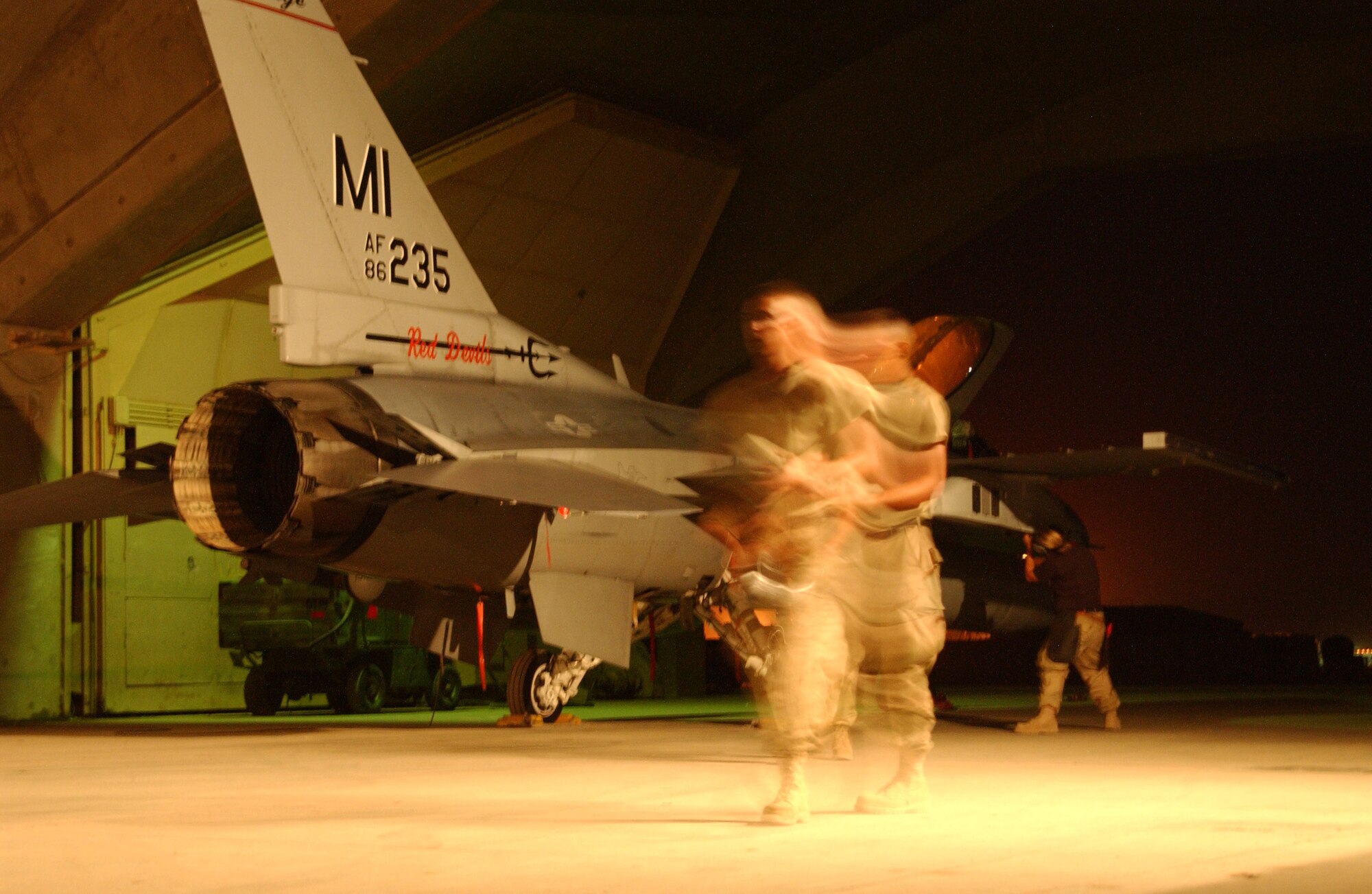 Maintainers from the 332nd Expeditionary Aircraft Maintenance Squadron prepare a newly arrived Guard F-16 Fighting Falcon from Michigan for weapons loading Sept. 20 at Balad Air Base, Iraq.  (U.S. Air Force photo/Senior Airman Kerry Solan-Johnson)
