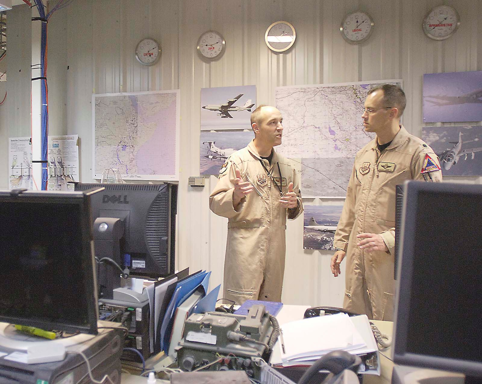Lt. Col. David Evans, 9th Air Force Information Warfare Flight commander, discusses electronic principles with Lt. Col. Harlan Fangmeyer, Combined Air Operations Center’s Combined Theatre Electronic Warfare Coordination Cell chief.  (U.S. Air Force photo/Master Sgt. Scott Wagers)