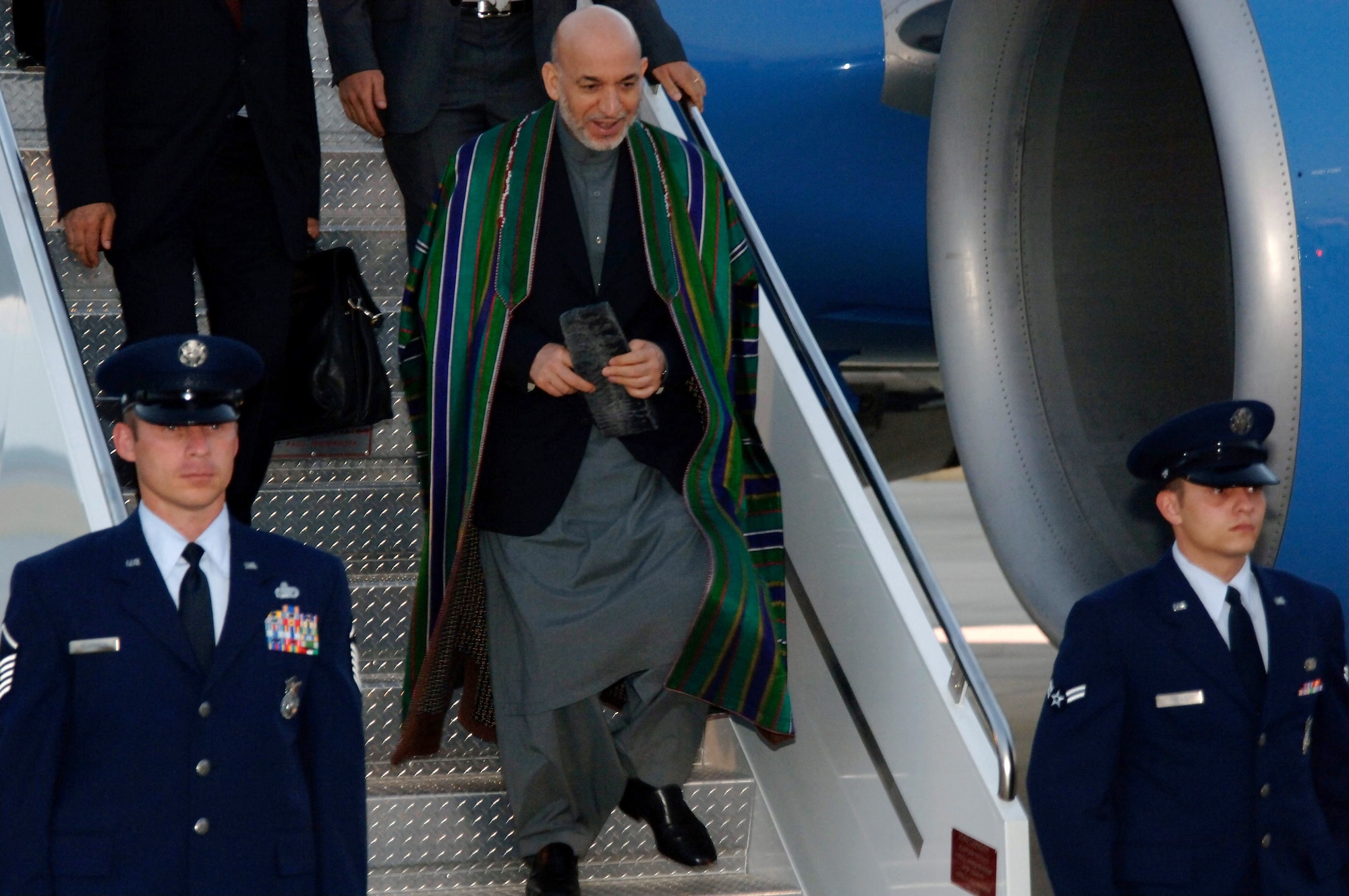 Afghanistan's President Hamid Karzai exits an aircraft on the flightline at MacDill Air Force Base, Fla., Sept. 26. President Karzai visited with the commander of United States Central Command during his visit to the United States this week. (U.S. Air Force photo/Senior Airman Jason Robertson)
