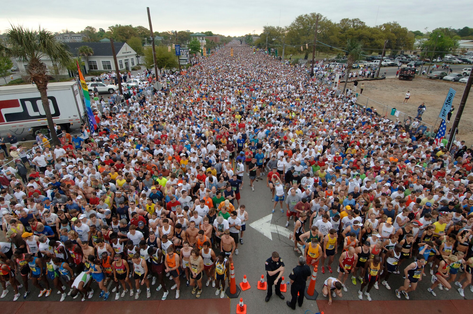 More than 50 thousand bridge run participants await the start of the 30th Annual Cooper River Bridge 10k walk/run March 31 in Mt. Pleasent, S.C.  More than 75 Team Charleston members participated in the run. (U.S. Air Force photo/Staff Sgt. April Quintanilla)