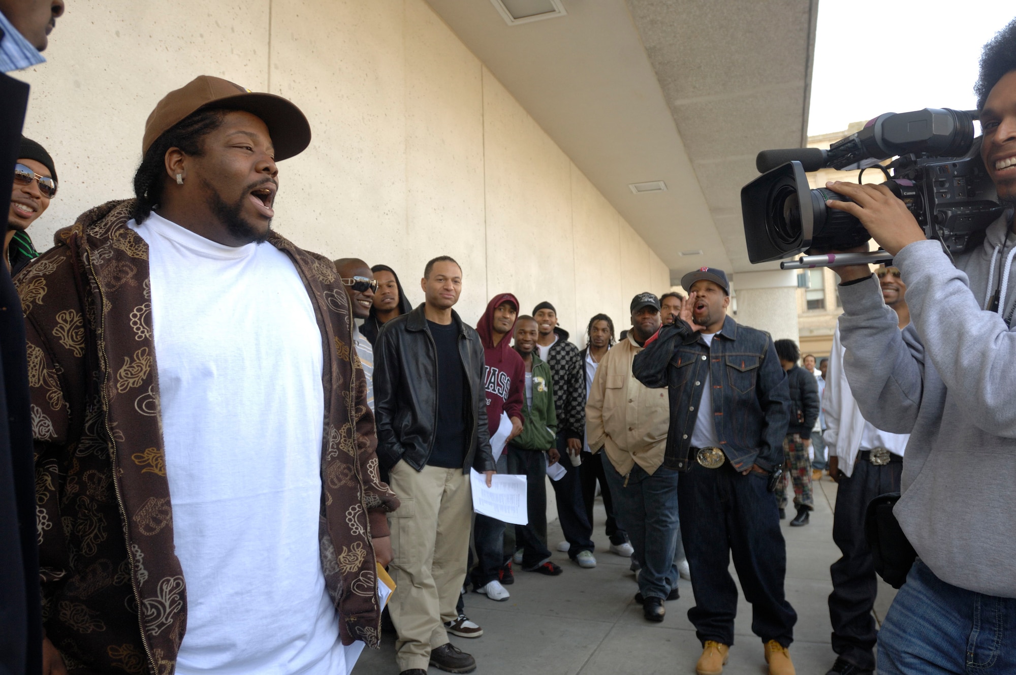 Michael Bivins, (center) celebrity judge who sang with New Edition and Bel Biv Devoe cheers on more than 150 reality series hopefuls March 31 in downtown Norfolk. Over a dozen servicemembers tried out for the MTV "Making the Band 4" a reality show that is searching for an all-male rhythm and blues group to be signed on Sean "Diddy" Combs' record label, Bad Boy Entertainment. (U.S. Air Force photo/ Airman 1st Class Vernon Young)