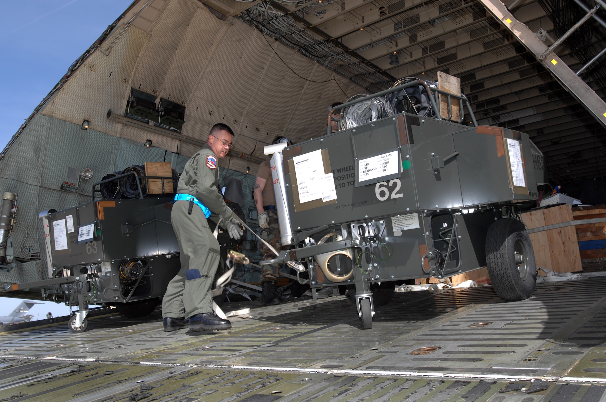 Master Sgt. Ed Pena, 22nd Airlift Squadron C-5 loadmaster, uploads cargo onto the aircraft during the Crisis Look 07-02 deployment exercise held on Travis Air Force Base, Calif. (U. S. Air Force photo by Nan Wylie)