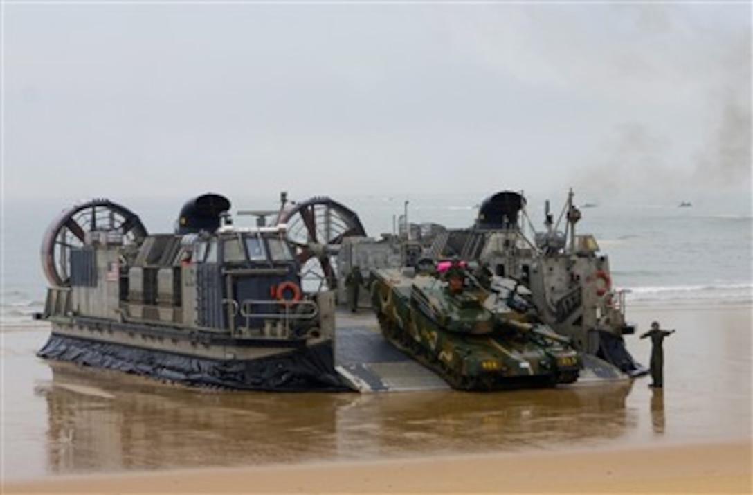 A U.S. Navy Landing Craft Air Cushion delivers a Republic of Korea tank to the beach during an amphibious landing exercise at Mallipo Beach, Republic of Korea, March 29, 2007, as a part of Exercise Foal Eagle 07. The amphibious landing was conducted to provide training for Republic of Korea and U.S. forces.