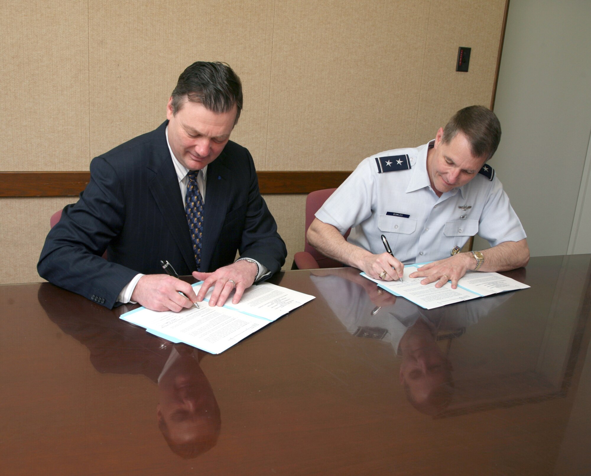 The commander of AFRL, Maj. Gen. Ted Bowlds and director of ORNL, Jeff Wadsworth signed the Memorandum of Understanding March 23 and expect the agreement to improve the cost, schedule and performance goals associated with developing critical technologies for the nation through the coordination of related efforts and information exchanges.