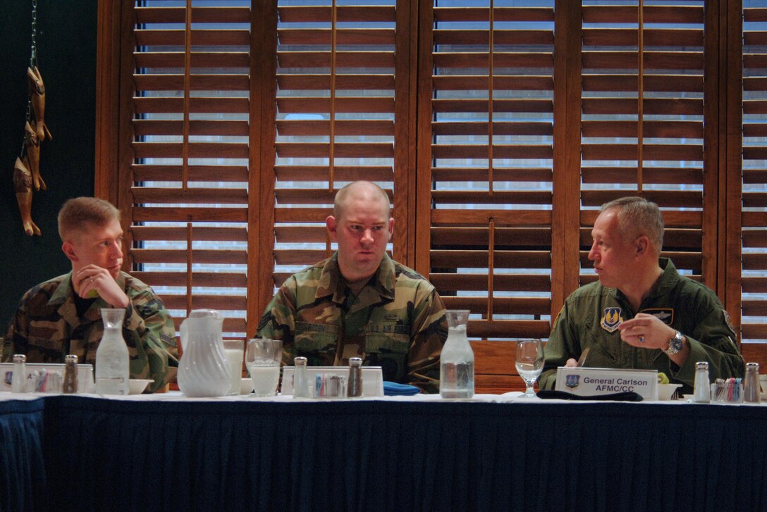 General  Bruce Carlson, AFMC/CC, eats breakfast with Senior Airman Jason Roden and Airman First Class Justin Johnson at Hill Air Force Base's Hillcrest Dining Facility.  During the meal, General Carlson and this year's 75th Air Base Wing Airman of the year recipients discussed the topics of the Global War on Terrorism, Force Shaping and the importance of personal financial responsibility.  (Air Force photo by Efrain Gonzalez)