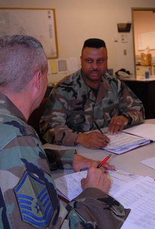 Senior Master Sgt. Charles Morris, 437th Aircraft Maintenance Squadron Gryphon aircraft maintenance unit lead production superintendent, conducts an aircraft maintenance production meeting Wednesday. Sergeant Morris was named AMC's maintenance support mananger of the year for 2006. (U.S. Air Force photo/Senior Airman Sam Hymas)