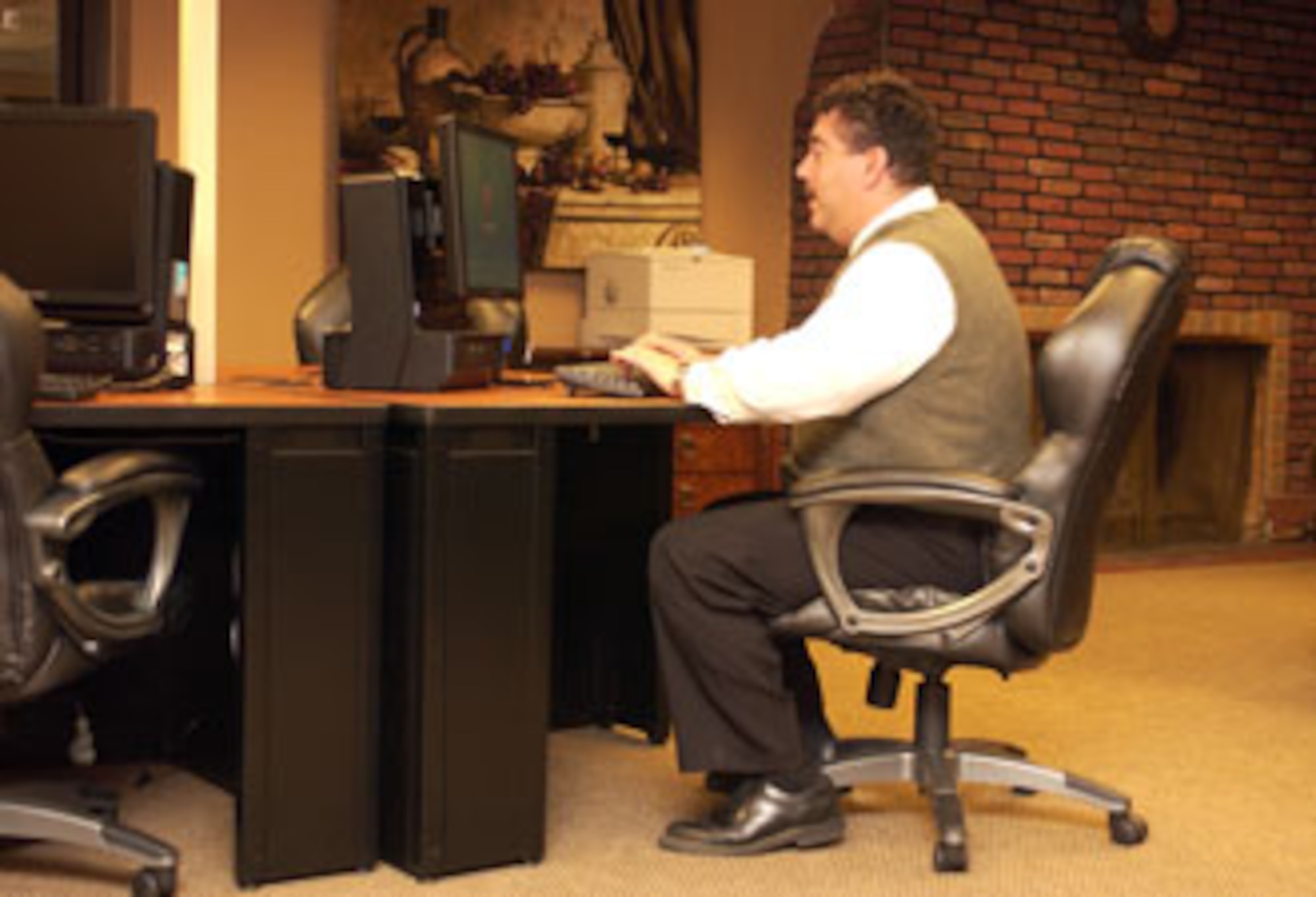 Giuseppe LaBella, general manager of the March Inn, demonstrates the new operating systems installed on the three computers in the business lounge at March Air Reserve Base. (U.S. Air Force photo by Staff Sgt Amy Abbott, 452 AMW/PA)