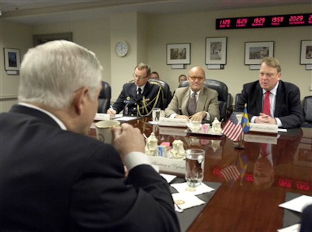 Swedish Minister of Defense Mikael Odenberg (right) meets with Secretary of Defense Robert M. Gates (left) in the Pentagon on April 13, 2007.  Among those accompanying Odenberg are Swedish Ambassador to the U.S. Gunnar Lund (2nd from right) and Swedish Defense and Air Attaché Maj. Gen. Bo Waldemarsson (2nd from left).  