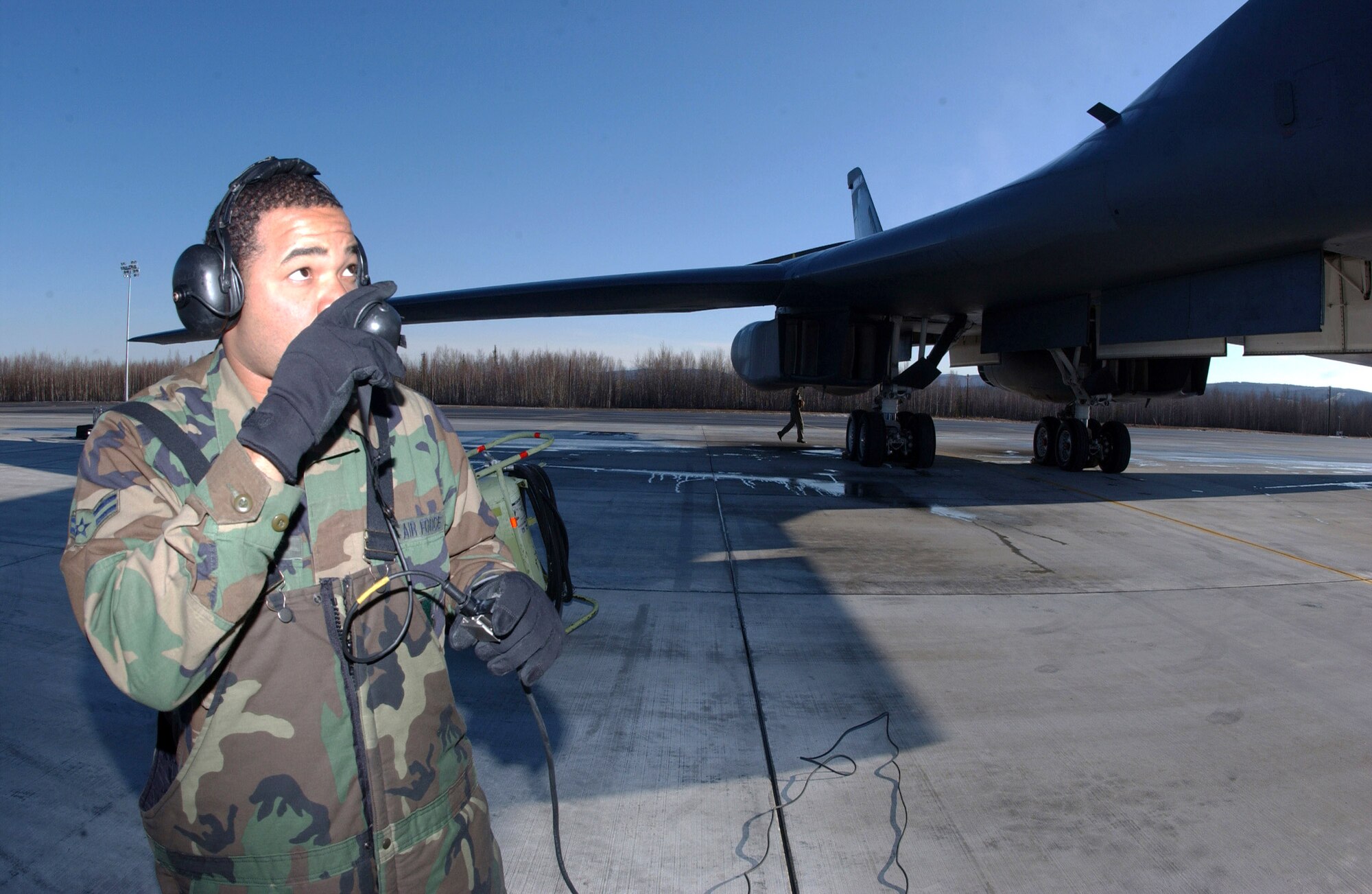 Airman 1st Class Willis Octavius talks to the pilots of a B-1B Lancer April 13 at Eielson Air Force Base, Alaska, during Red Flag-Alaska 07-1. Red Flag-Alaska is a Pacific Air Forces-directed field training exercise for U.S. forces flown under simulated air combat conditions. It is conducted on the Pacific Alaskan Range Complex with air operations flown out of Eielson and Elmendorf Air Force Bases. Airman Octavius is assigned to the 28th Aircraft Maintenance Squadron at Ellsworth AFB, S.D. (U.S. Air Force photo/Airman 1st Class Jonathan Snyder)