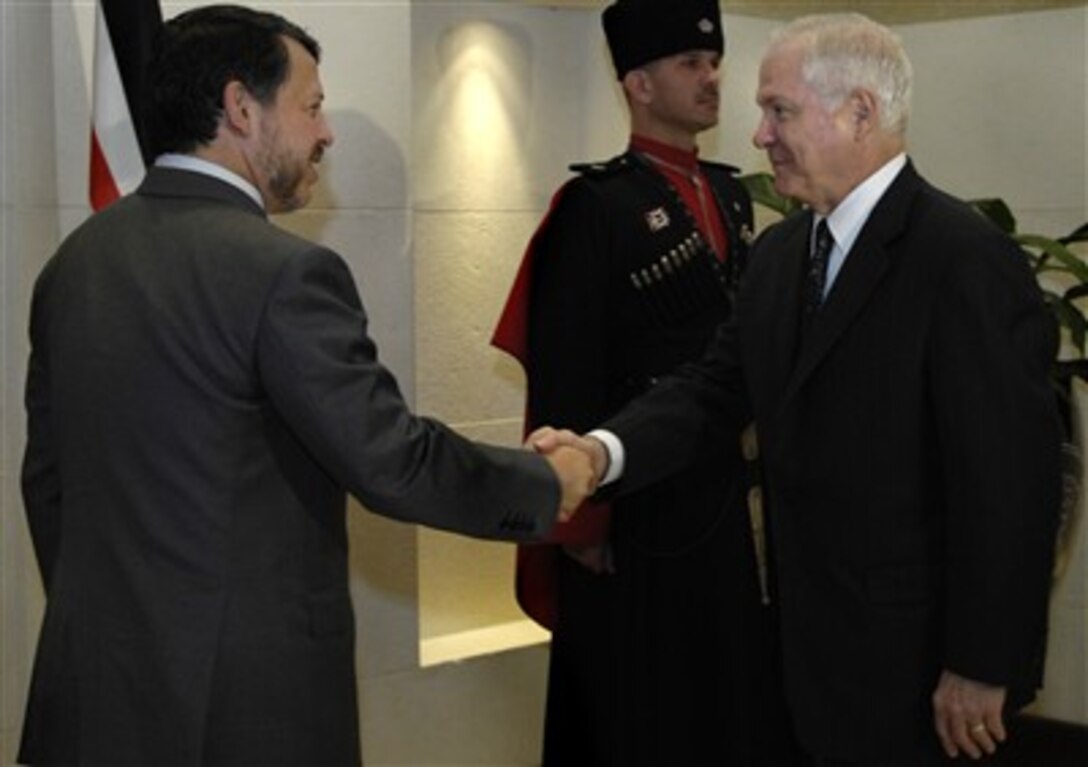 Defense Secretary Robert M. Gates meets with King Abdullah bin-al Hussein in Amman, Jordan, April 17, 2007. Gates visited Jordan to discuss how to further strengthen ties.