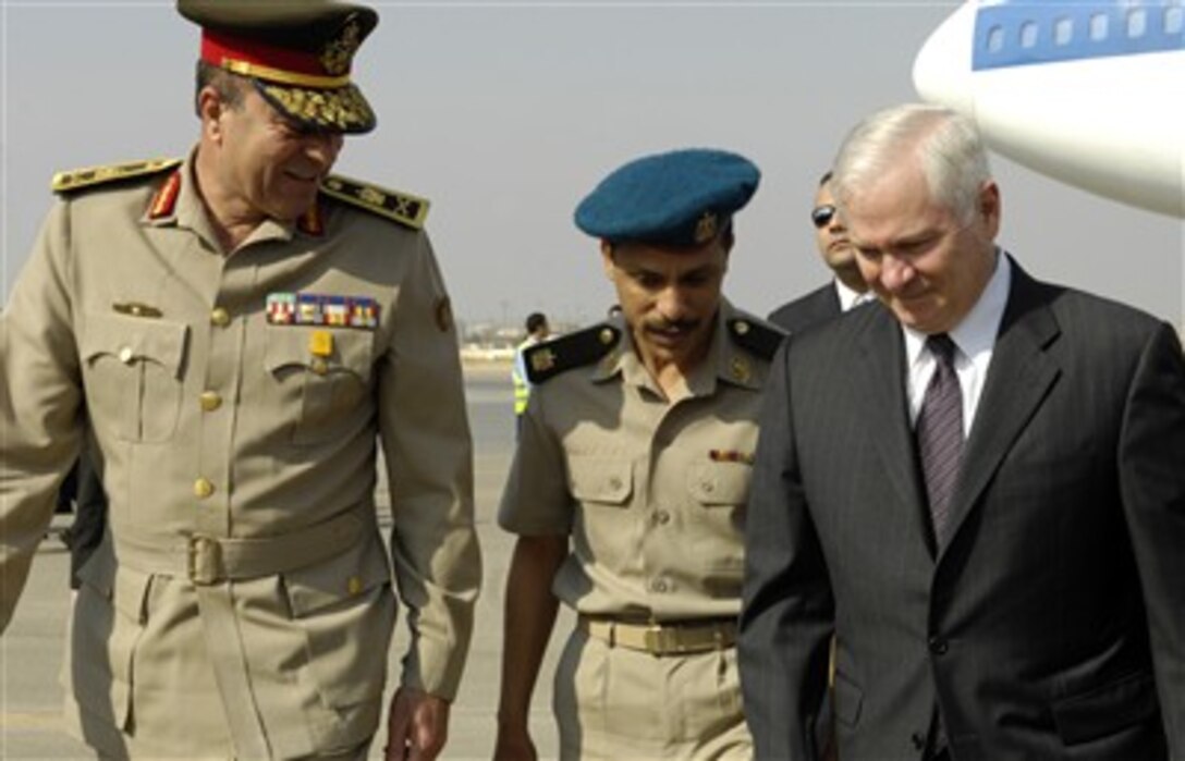 U.S. Defense Secretary Robert M. Gates meets members of the Egyptian military upon his arrival in Cairo, Egypt, April 18, 2007.  Gates traveled to Egypt to meet with Egyptian leaders including President Hosni Mubarak to discuss Iraq and Egypt's role in the conflicts in the Middle East.  