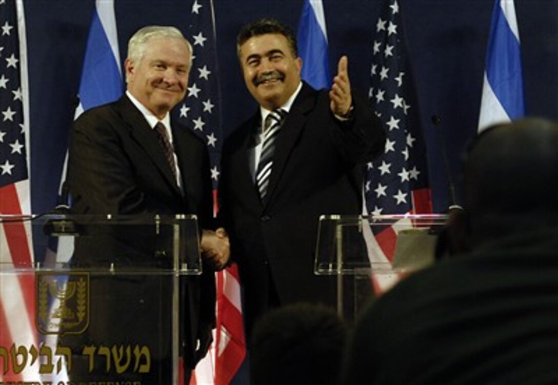 U.S. Defense Secretary Robert M. Gates and Israeli Minister of Defense Amir Peretz conduct a press conference in Tel Aviv, Israel, April 18, 2007.  Gates is in Israel to meet with Israeli leaders and discuss the Middle East conflict.