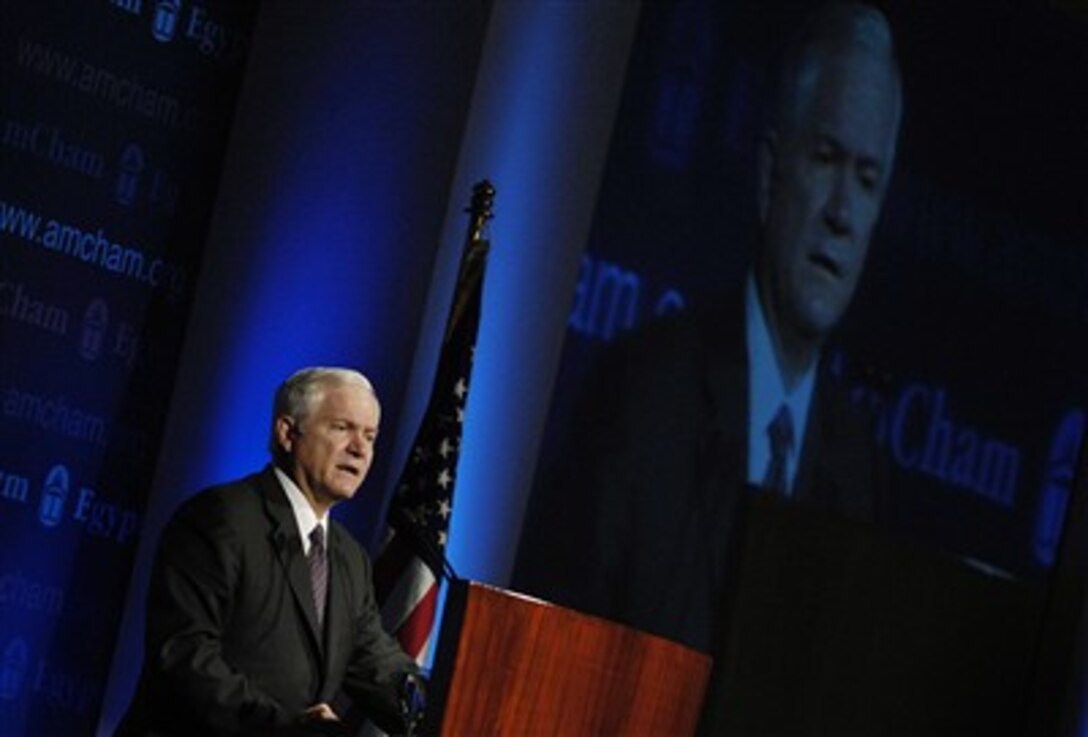 U.S. Defense Secretary Robert M. Gates addresses the audience during a luncheon hosted by the American Chamber of Commerce in Cairo, Egypt, April 18, 2007.
