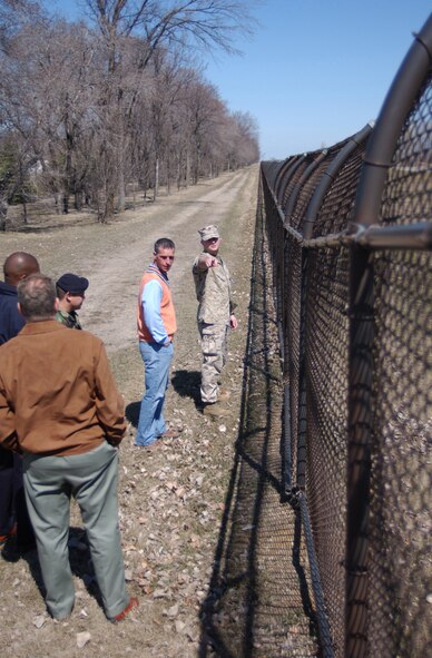 GRAND FORKS AIR FORCE BASE, N.D. Marine Sgt. Geoffrey Kruse, assesses the base perimeter fence during a field exercise as part of a five-day anti-terrorism, threat reduction conference here April 19. More than 93 instructors and students (enlisted, officers and civilians from every branch of the military) attended the conference that covered terrorist options, security operations, structural engineering and security engineering, infrastructure engineering and emergency management. (U.S. Air Force photo/Senior Airman J. Paul Croxon) 