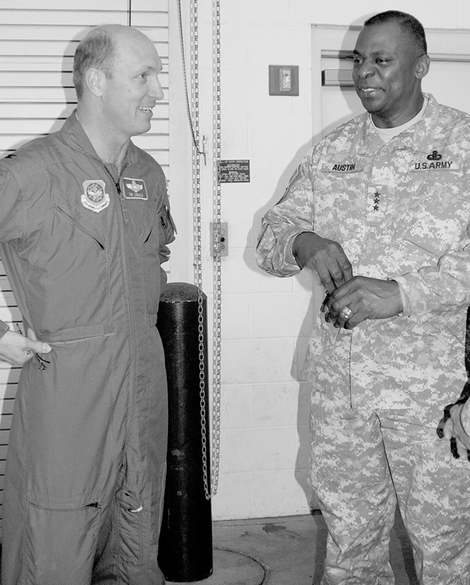 Col. Timothy Zadalis, 43rd Airlift Wing Commander, and Lt. Gen. Lloyd J. Austin III, XVIII Airborne Corps Commander, discuss plans to give the visiting Civilian Aides to the Secretary of the Army an experience that will heighten their views of joint operations. More than 70 CASAs visted Pope and Fort Bragg Tuesday.  (Air Force photo/Staff Sgt. Cassandra Locke)