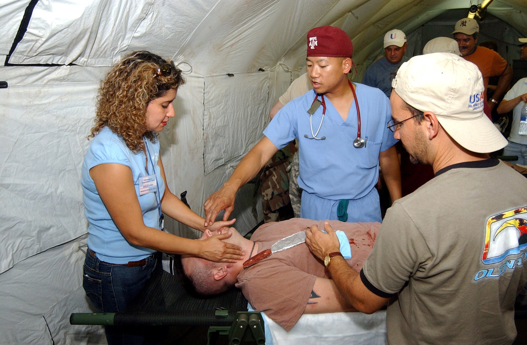 Army Capt. (Dr.) Hamilton Le explains the initial assessment of a simulated stabbing victim during a major accident response exercise at Soto Cano Air Base, Honduras. Thirty eight students attended the class, which provided training on first aid techniques and chemical, biological, radiological, nuclear, and explosive readiness training. Captain Le is a surgeon with the Joint Task Force-Bravo's Medical Element. (U.S. Air Force photo/Tech. Sgt. Sonny Cohrs)