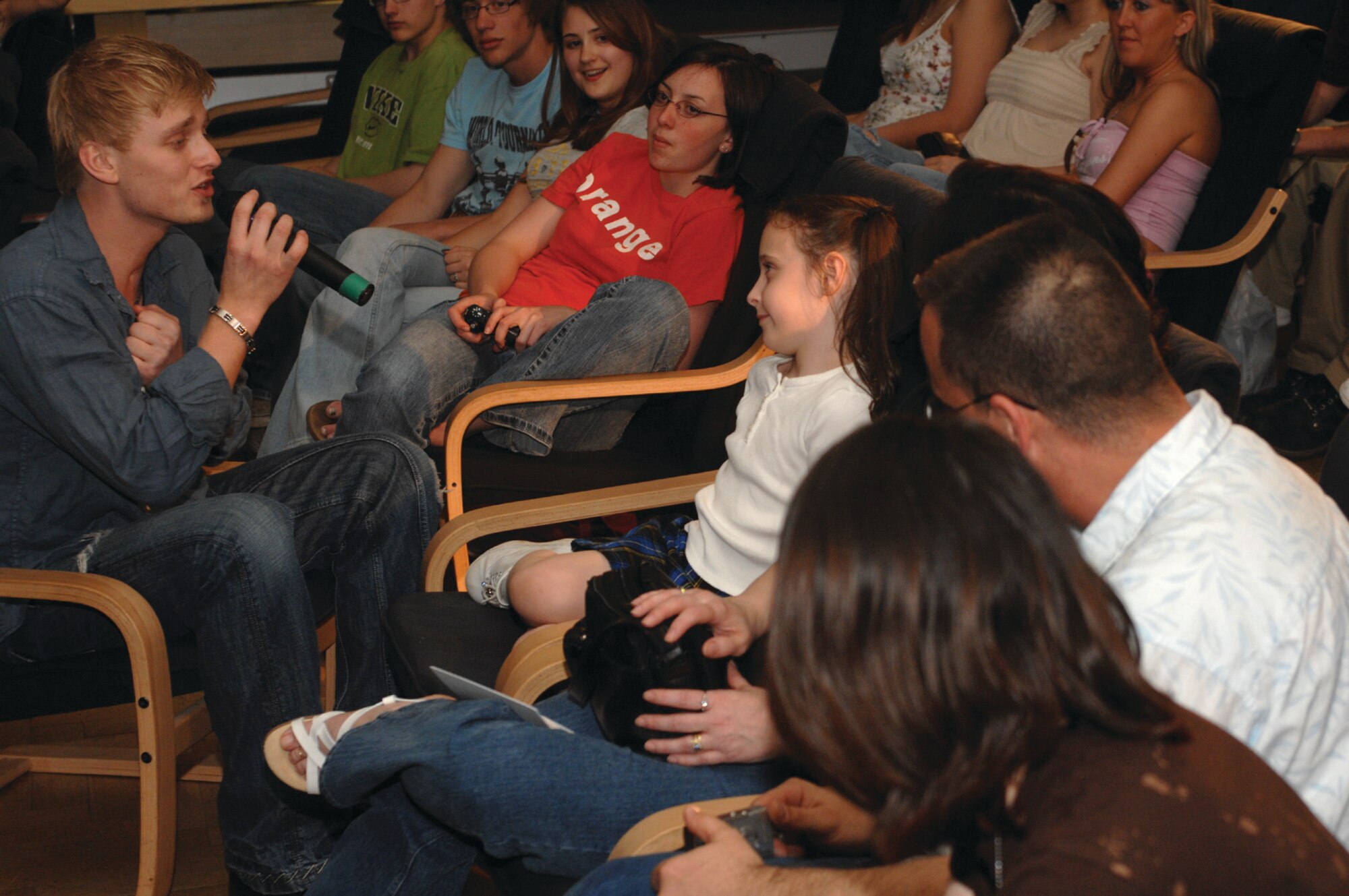 SPANGDAHLEM AIR BASE, GERMANY -- Anthony Fedorov serenades a girl in the audience during his performance at the Brick House here April 15. At the age of 9 he moved with his family to the U.S. At that time the only words he could say in English were 'thank you,' which he learned in school in Russia. By age 10, he was fluent in English. (US Air Force photo/Airman 1st Class Emily Moore)