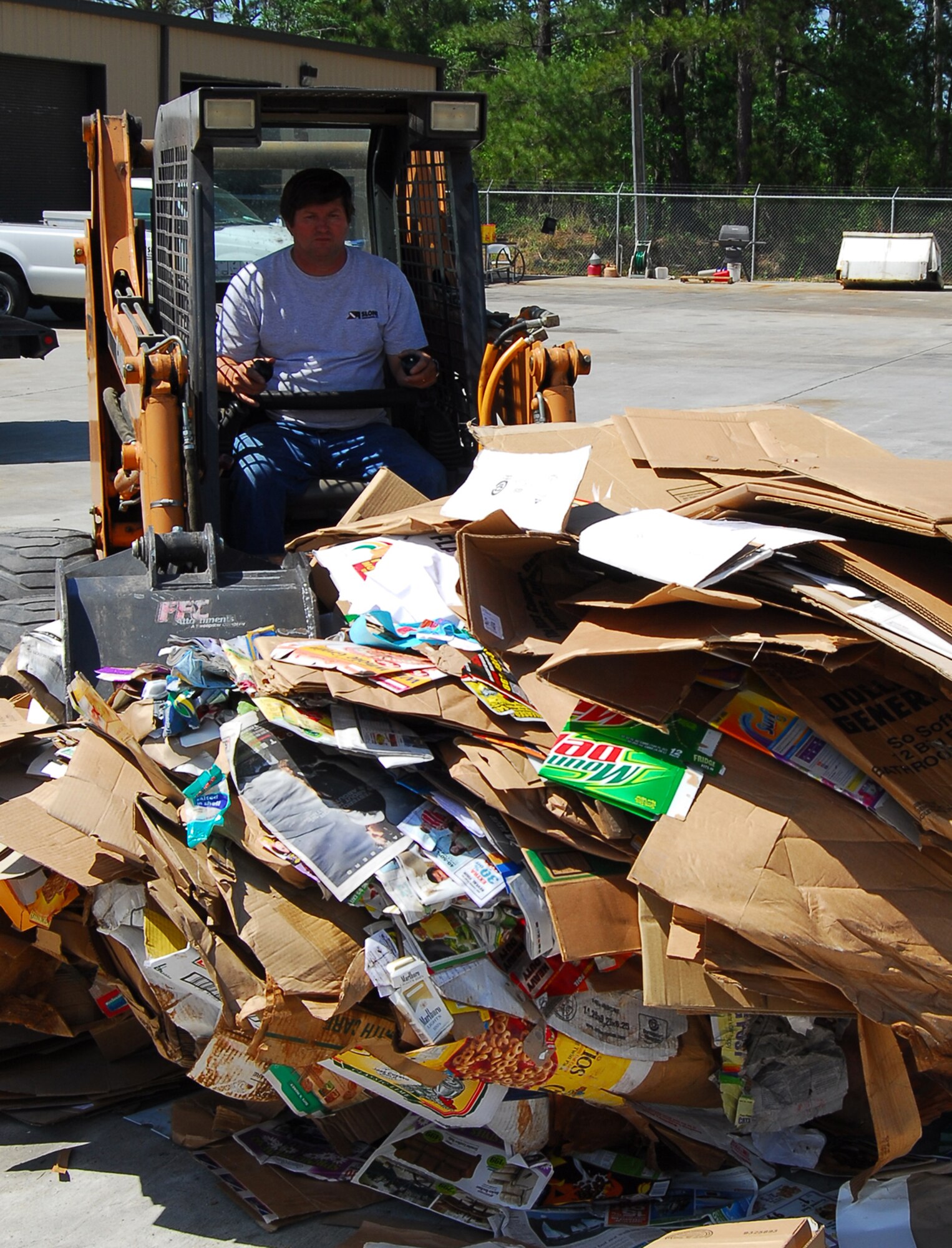 Recycling center turns Moody's 'garbage into gold' > Moody Air Force