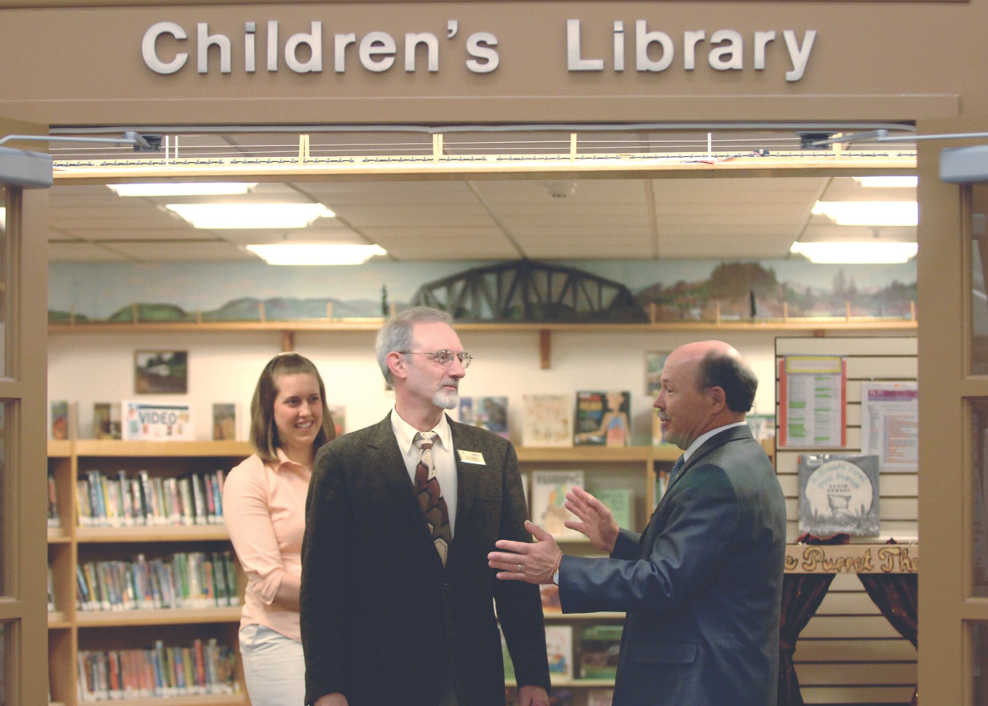 MCCHORD AIR FORCE BASE, Wash. -- Mike Gregoire, right, Washington's first gentleman, or "First Mike" as he prefers to be called, meets with base library director David English, 62nd Services Squadron, and children's librarian Kristin Padilla, 62nd SVS,  during a tour of the base library on April 13. Mr. Gregoire is traveling around the state thanking schools and librarians for their work in promoting literacy among children and families. (U.S. Air Force photo/Abner Guzman)