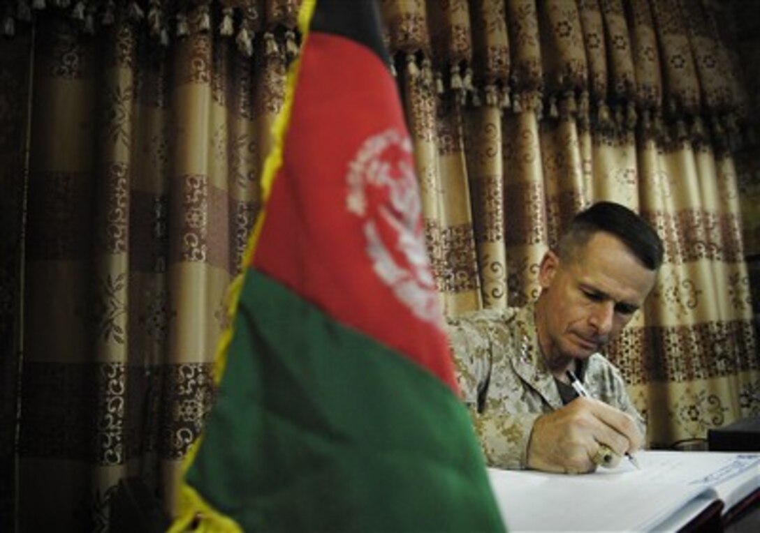Chairman of the Joint Chiefs of Staff U.S. Marine Gen. Peter Pace writes a message and signs a guest book after visiting an Afghan military training facility in Kabul, Afghanistan, April 21, 2007. 