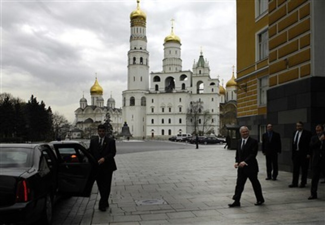 U.S. Defense Secretary Robert M. Gates walks to his car after meeting with Russian Security Council Chairman Igor Ivanov at the Kremlin in Moscow, April 24, 2007.  