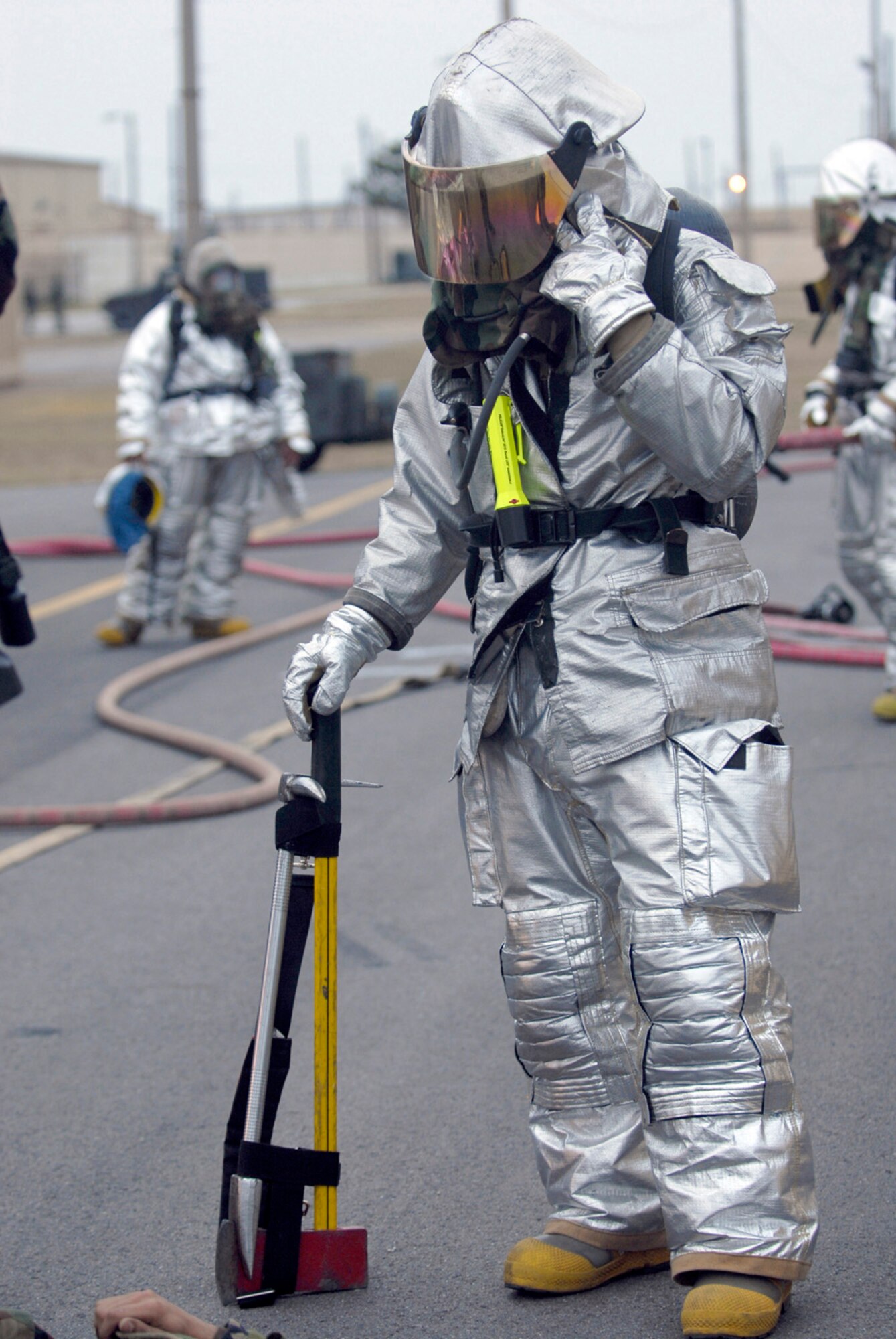KUNSAN AB, Republic of Korea ? Firefighters from the 8th Civil Engineer Squadron responds to a simulated fire during an exercise scenario here April 17. The 8th Fighter Wing is currently undergoing an operational readiness inspection to test its ability to conduct its wartime mission. (U.S. Air Force photo by Senior Airman Darnell T. Cannady)  