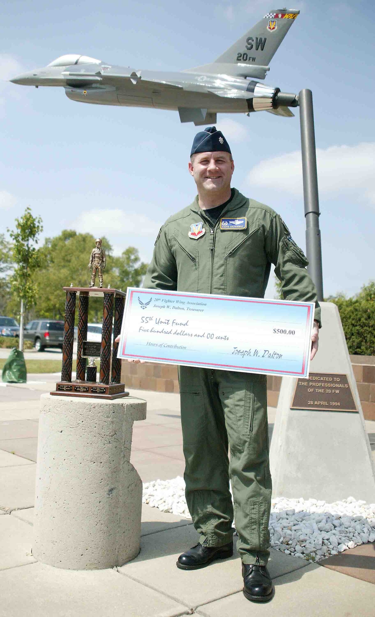 SHAW AIR FORCE BASE, S.C. -- Lt. Col. David Hathaway, 55th Fighter Squadron commander, accepts the 2006 Aerial Achievement Award on April 22 on behalf of Capt. Bryan Dalton, a former 55th FS F-16CJ fighter pilot who is now assigned to Luke Air Force Base, Ariz. The award is presented by the 20th Fighter Wing Association and recognizes noteworthy Airmanship and contributions during the preceding year. The award consists of a trophy, inscribed with the name and unit of the winning pilot; a plaque similarly inscribed and a $500 cash award that is given to the winner's unit fund to support unit activities. (U.S. Air Force photo/Senior Airman John Gordinier)