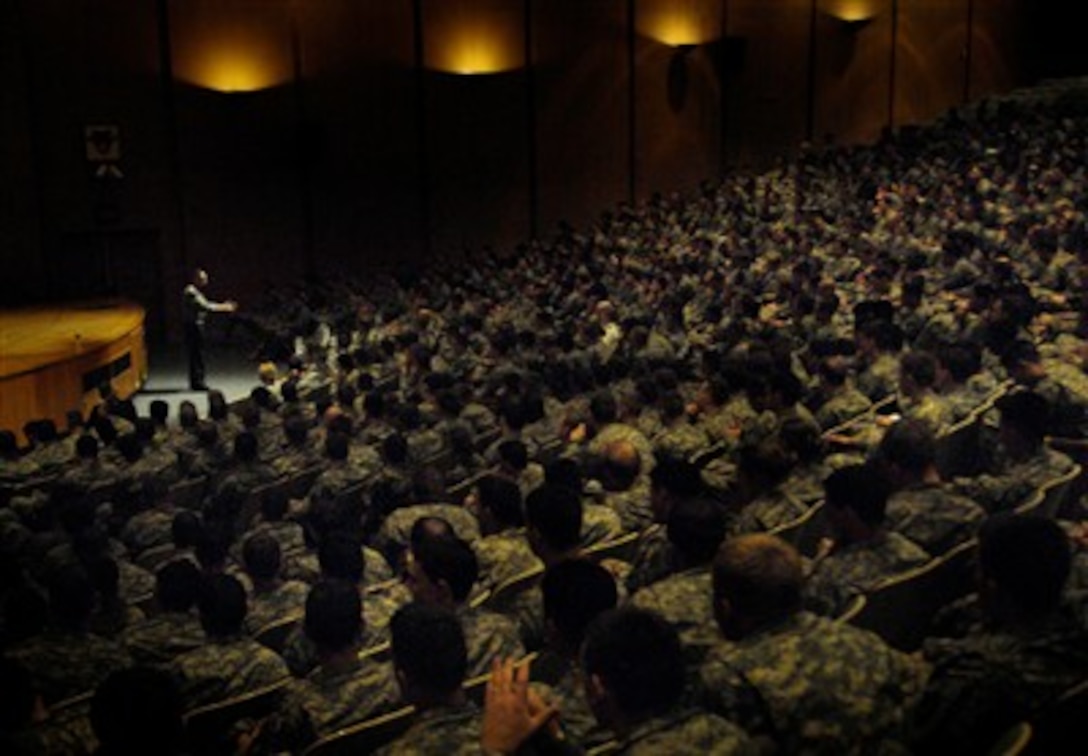Chairman of the Joint Chiefs of Staff U.S. Marine Corps Gen. Peter Pace speaks to and addresses questions from cadets of the Class of 2007 at Washington Hall, West Point, N.Y., April 25, 2007.  