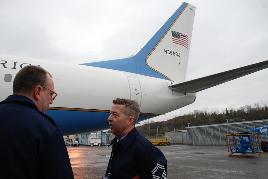 932nd Airlift Wing maintenance members prepare for a C-40C flight.  Photo/TSgt. Dan Oliver