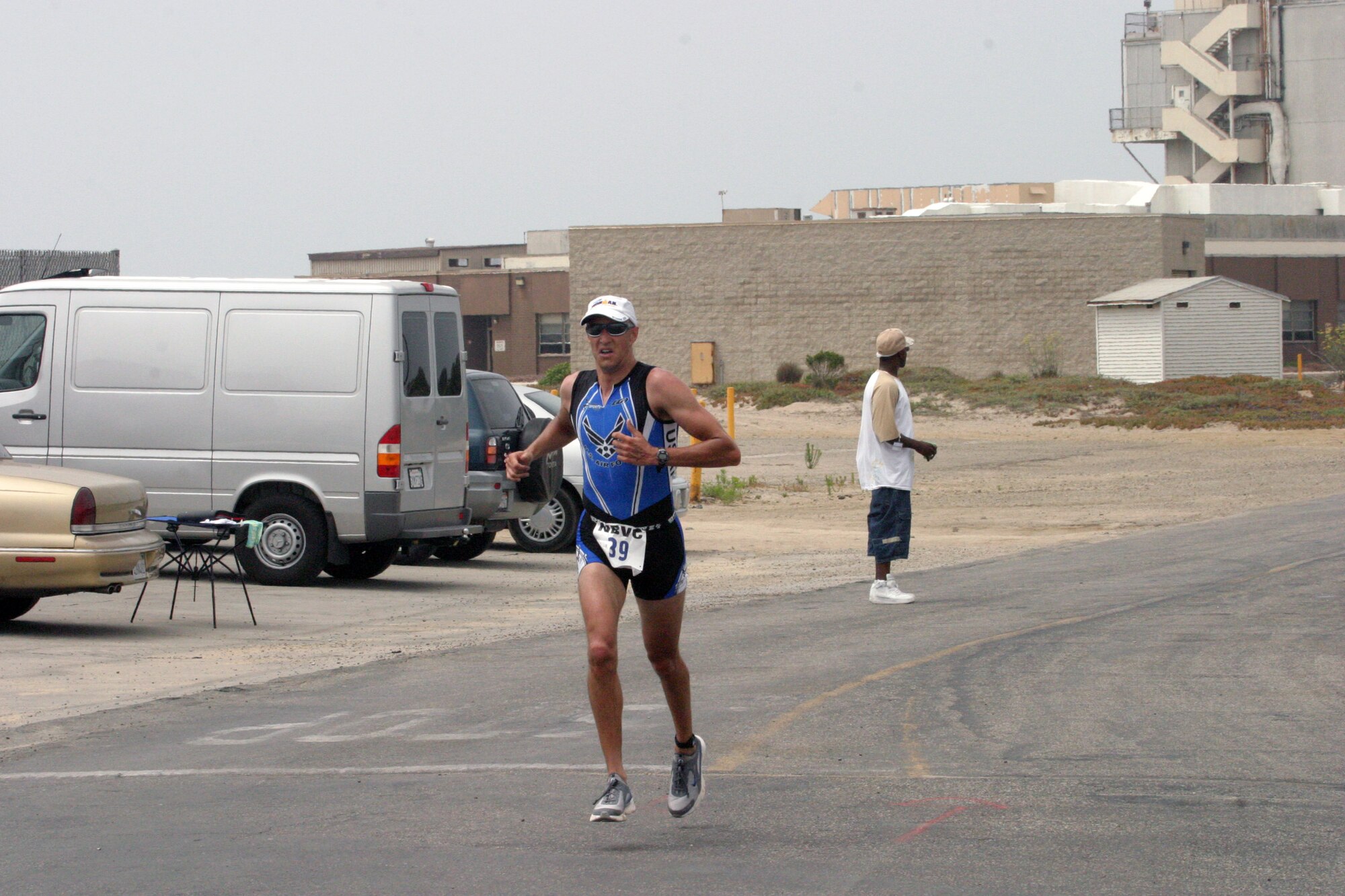 Maj. Peter Ohotnicky pushes through the running event during the 2007 Armed Forces Triathlon Championship at Naval Base Ventura County-Point Mugu, Calif., July 28.  Major Ohotnicky, from the U.S. Air Force Academy, Colo., was the second Air Force competitor to finish and came in fifth overall in the men's division.   (U.S. Air Force photo/Staff Sgt. Ty Reyes)
