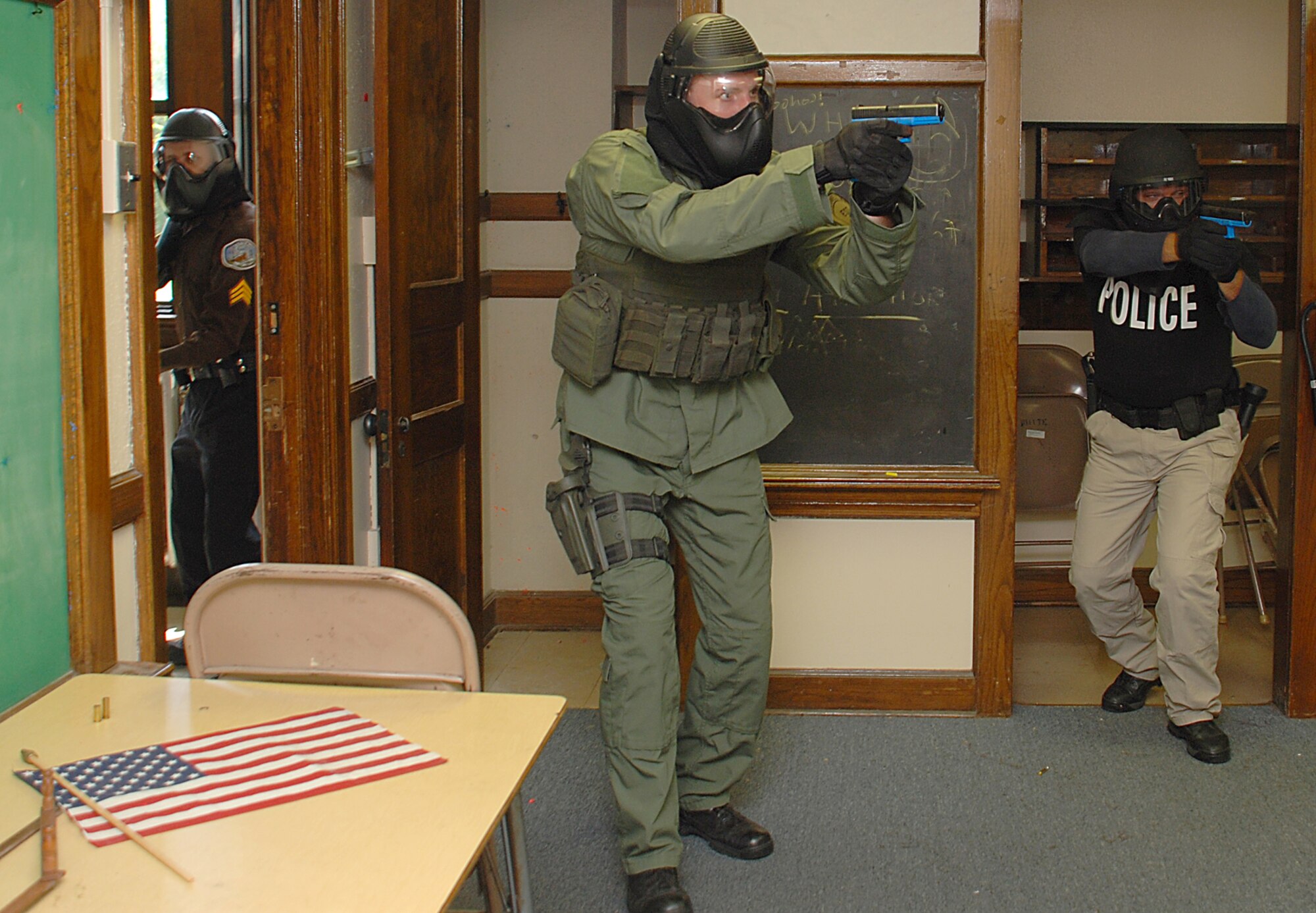 Staff Sgt. Christopher Somers, 22nd Security Forces Squadron, participates in an “active shooter” course with local Sedgwick county law enforcement members July 26 in Wichita. McConnell security forces members from the Emergency Services Team participate in the training to learn how to respond and contain an armed suspect who has access to a large group of victims, such as the recent school shootings at West Virginia University. The EST team is closely modeled after civilian police Special Weapons and Tactics teams.  (Photo by Airman 1st Class Jessica Lockoski)