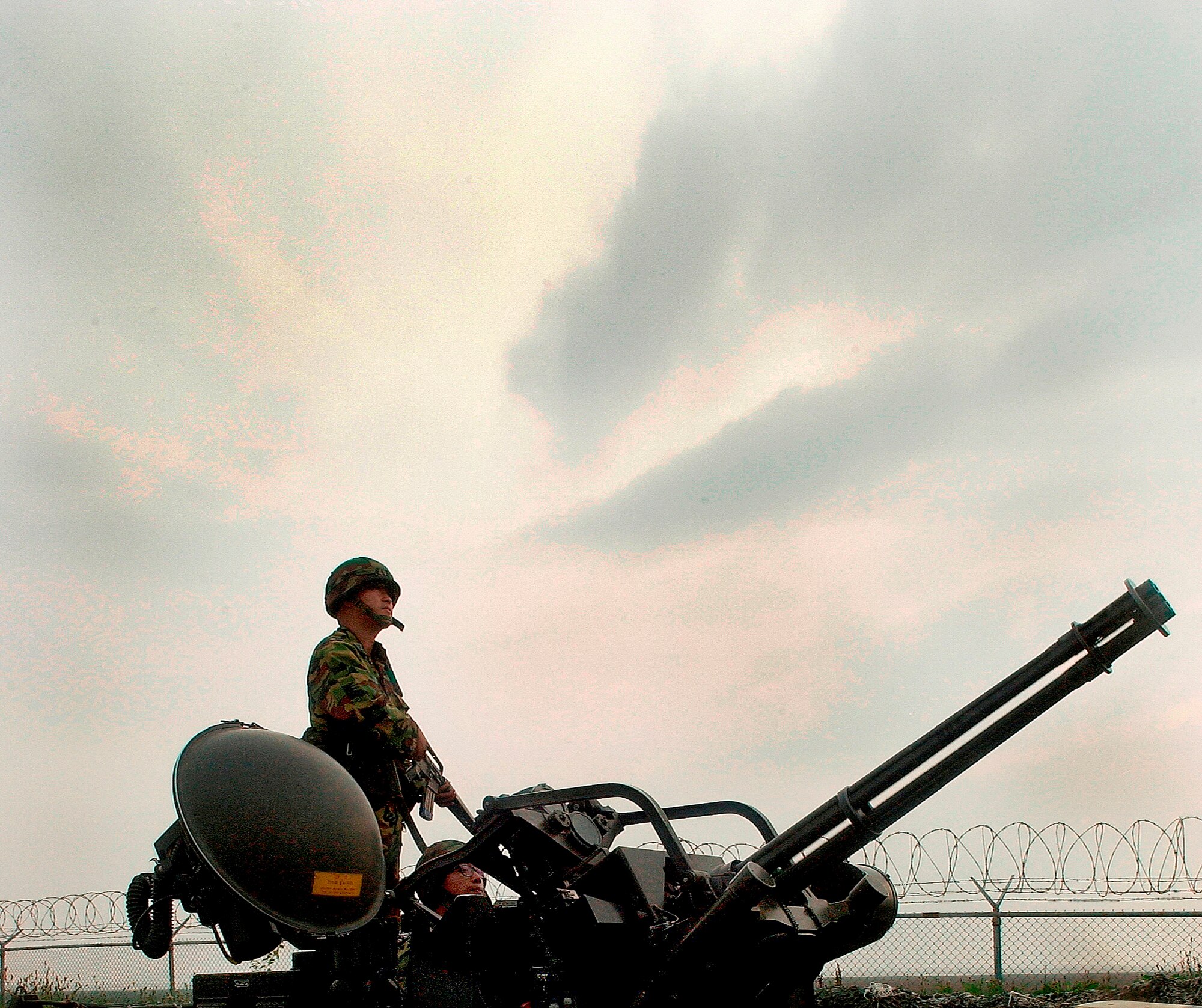 KUNSAN AIR BASE, Republic of Korea -- Korean Air Force Staff Sgt. Donghoon Lee, 38th Fighter Group anti-aircraft battery, directs a fellow Republic of Korea Airman during operation of the M-61 20 mm Vulcan cannon July 24. Airmen from both the 38th FG and 8th Security Forces Squadron work and train together to better enhance the base's defense plan in the event of hostilities on the peninsula. (U.S. Air Force photo/Senior Airman Giang Nguyen)
