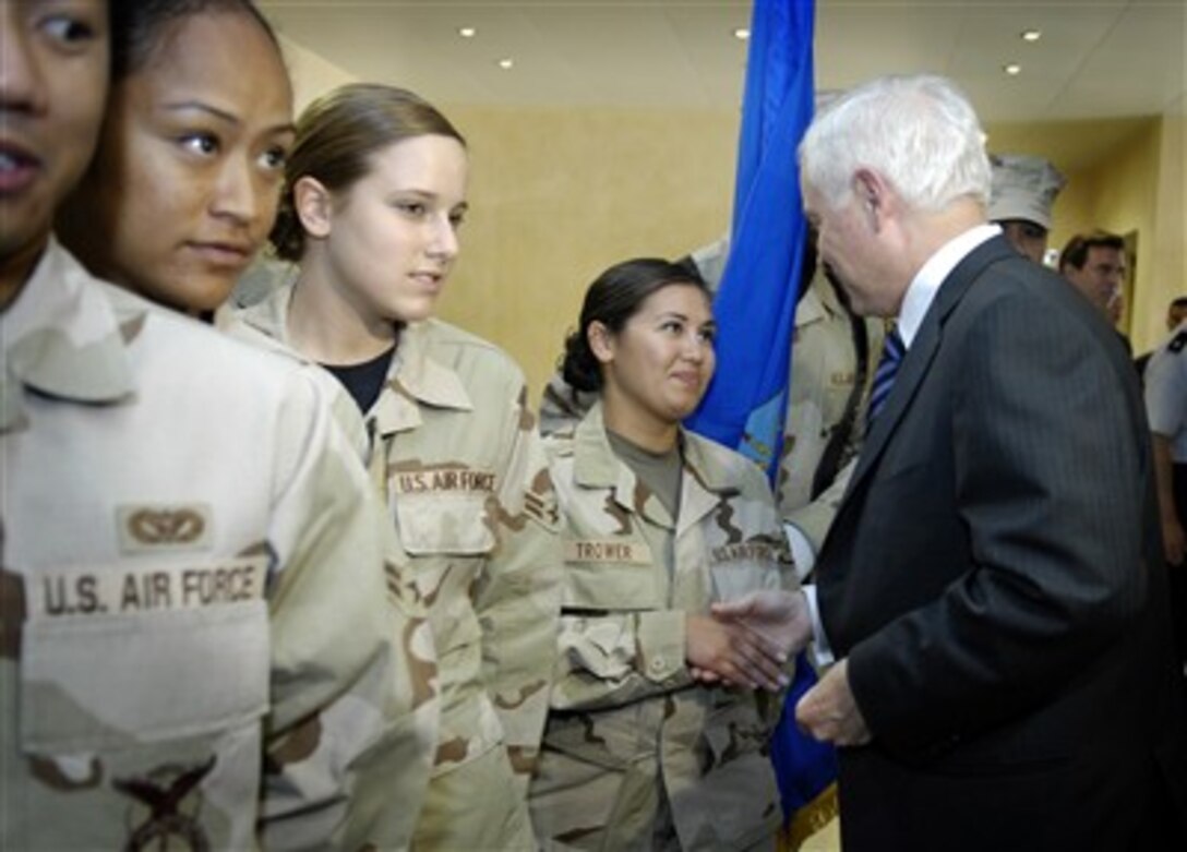 Secretary of Defense Robert M. Gates meets with the top 25 U.S. Air Force airmen at Al Dhafra Air Base, United Arab Emirates, on Aug. 2, 2007.  Gates is on a four-day swing through the Middle East to bolster support for Iraq among its Arab neighbors and to strengthen U.S. security ties in the region.  
