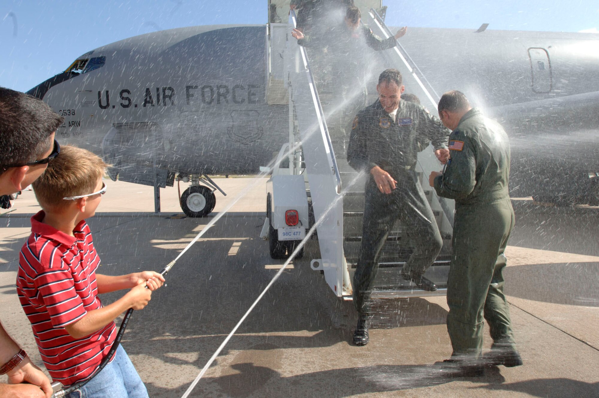 MCCONNELL AIR FORCE BASE, Kan. –Base family members hose down McConnell Rodeo Team members returning here from the Rodeo competition July 28. Rodeo 2007, hosted by Air Mobility Command, was a readiness competition that ran July 22-28 at McChord Air Force Base, Wash., The competition included U.S. and international mobility forces. It focuses on improving warfighting capabilities and support of the global war on terrorism. (Photo by Tech Sgt. Chyrece Campbell)