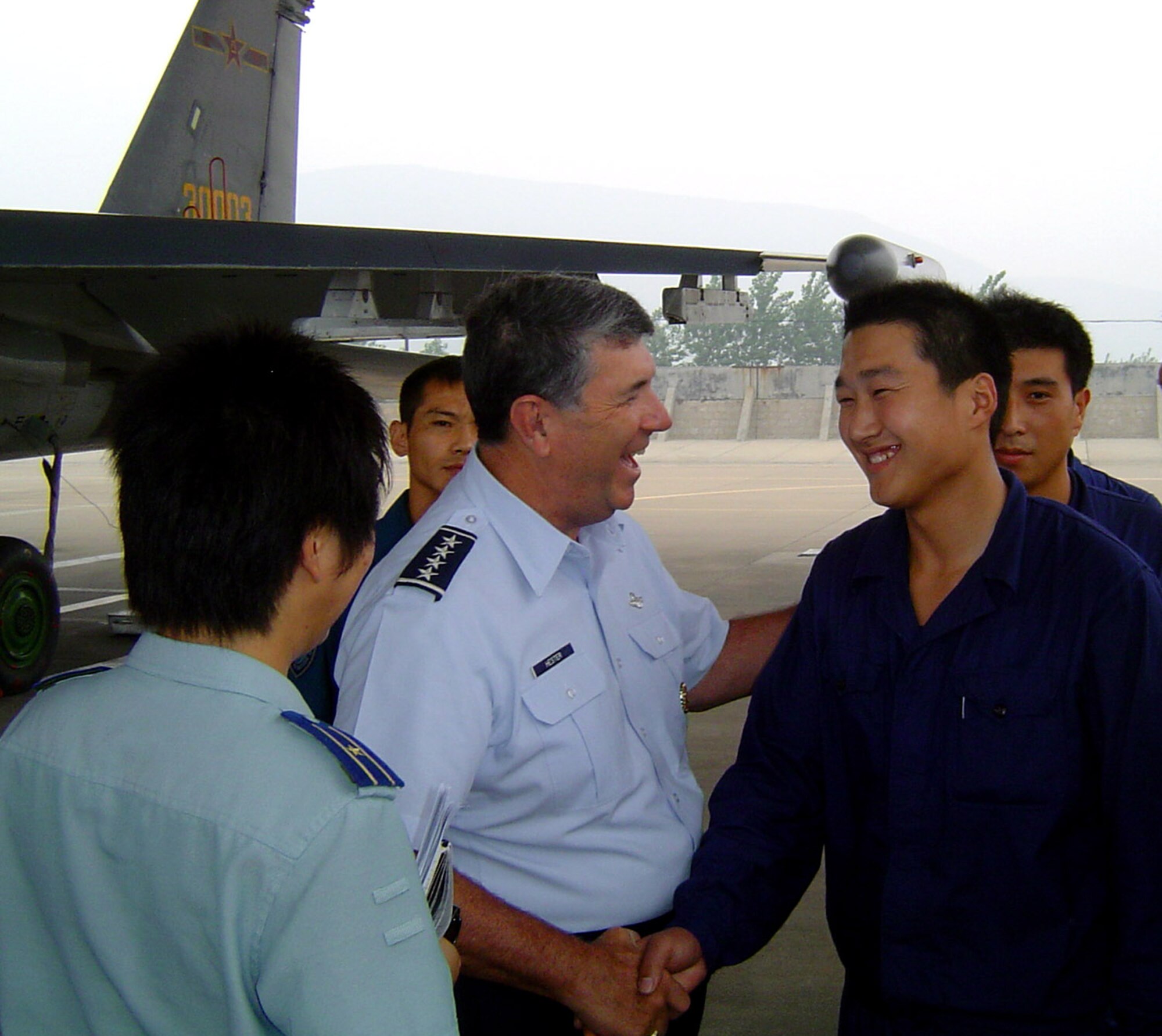 Gen. Paul V. Hester talks to a Su-27 crew chief July 26 at Jining Air Base, China. General Hester is the commander of Pacific Air Forces. (U.S. Air Force photo/Maj. Ray Truong) 
