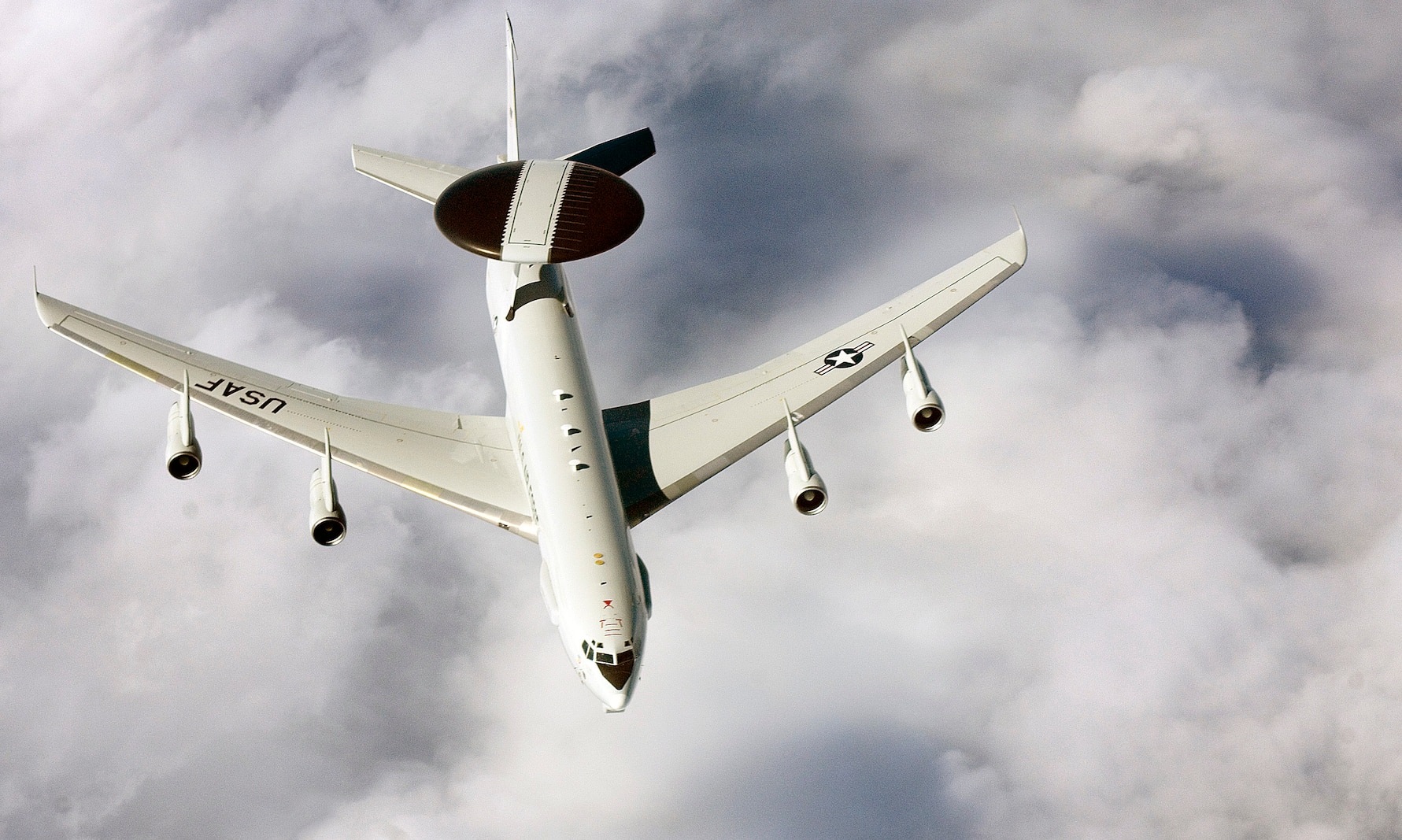An E-3 Sentry airborne warning and control system aircraft flies a surveillance mission over the eastern Pacific Ocean Aug. 1 to find drug runners. The Sentry is deployed to Forward Operating Location Manta, Ecuador, from Tinker Air Force Base, Okla.  (U.S. Air Force photo/Tech. Sgt. Cecilio Ricardo)