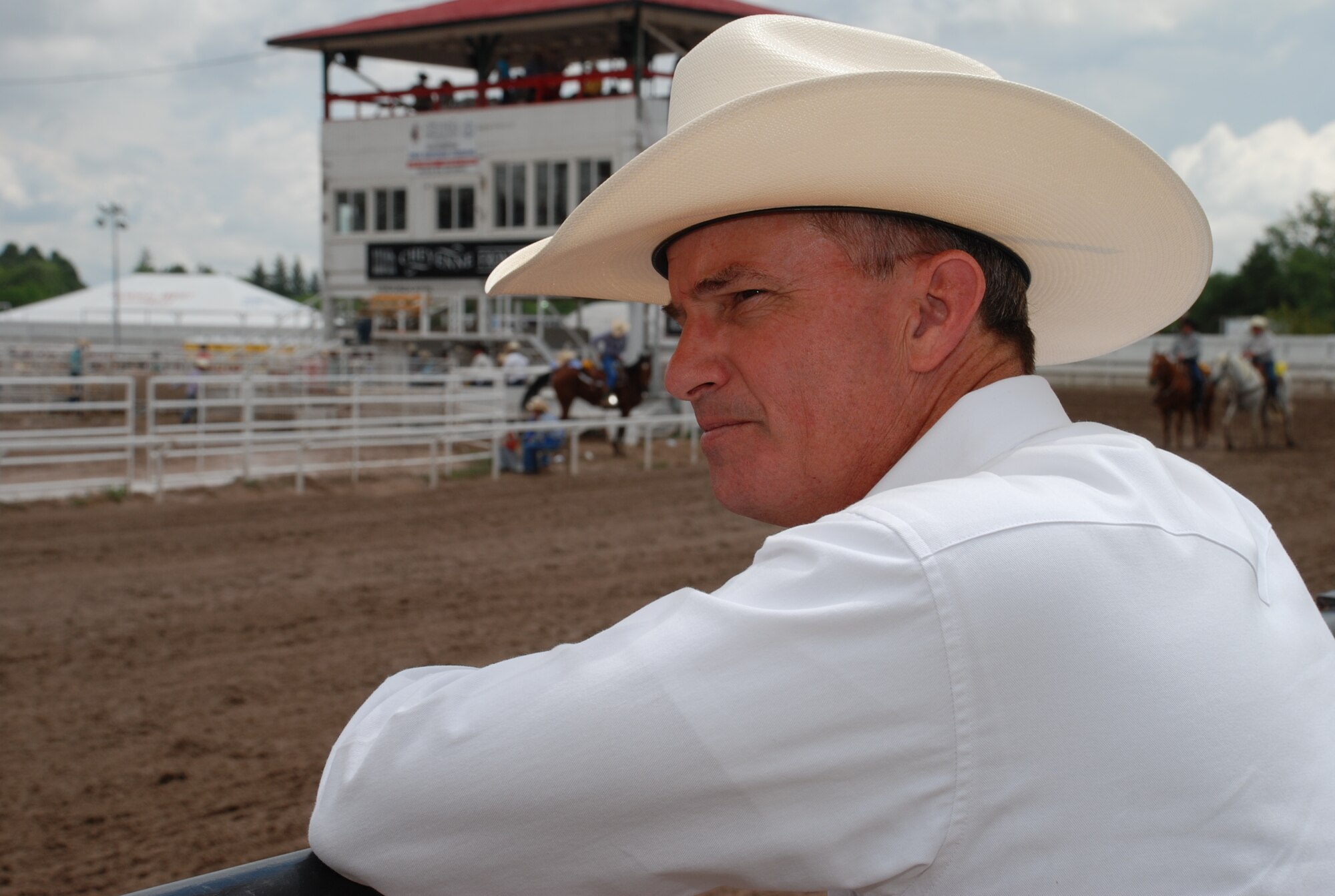 Gen. Kevin P. Chilton, Air Force Space Command commander, visits Cheyenne Frontier Days Saturday. CFD is the world’s largest outdoor rodeo and western celebration with more than 250,000 people in attendance. This year’s CFD marks the 111th anniversary of the celebration and the second time General Chilton and his family have come to the event (Photo by Airman 1st Class Daryl Knee).