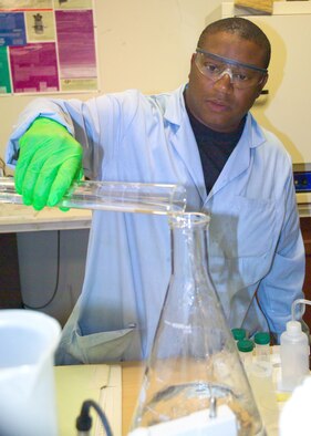 Tech. Sgt. James Thompson, a Det. 3, Air Force Institute for Operational Health lab technician, prepares a solution to determine if heavy metal toxins may be released from waste material before it is sent to a landfill.
U.S. Air Force photo/Scott Hallford