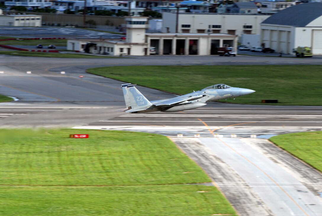 An F-15 Eagle from Kadena Air Base, Japan, takes off for Guam Aug. 5 to take part in exercise Valiant Shield. The fighter is taking part in the 22,000-plus participant, joint service exercise Valiant Shield which runs through Aug. 14. (U.S. Air Force photo/Senior Airman Darnell T. Cannady)