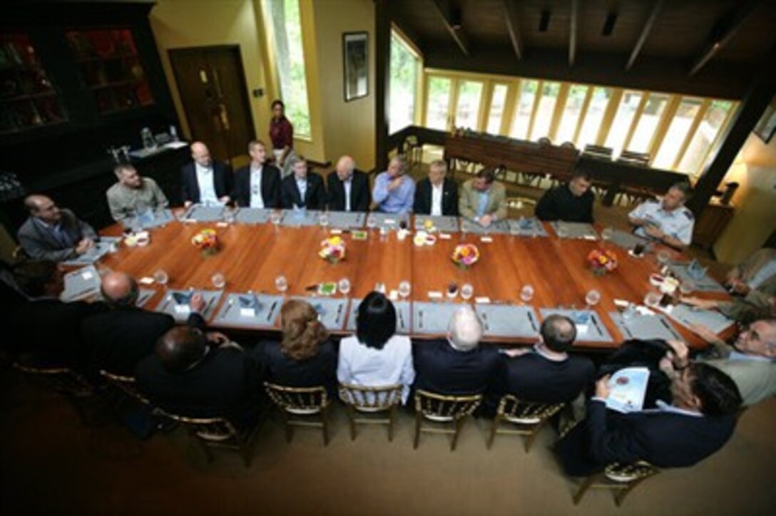President George W. Bush (back, center) meets for lunch with Defense Secretary Robert M. Gates, (front, center) the Defense Policy and Programs Team and Secretary of State Condolezza Rice and the Foreign Policy Team, Aug. 7, 2007, at Camp David. 