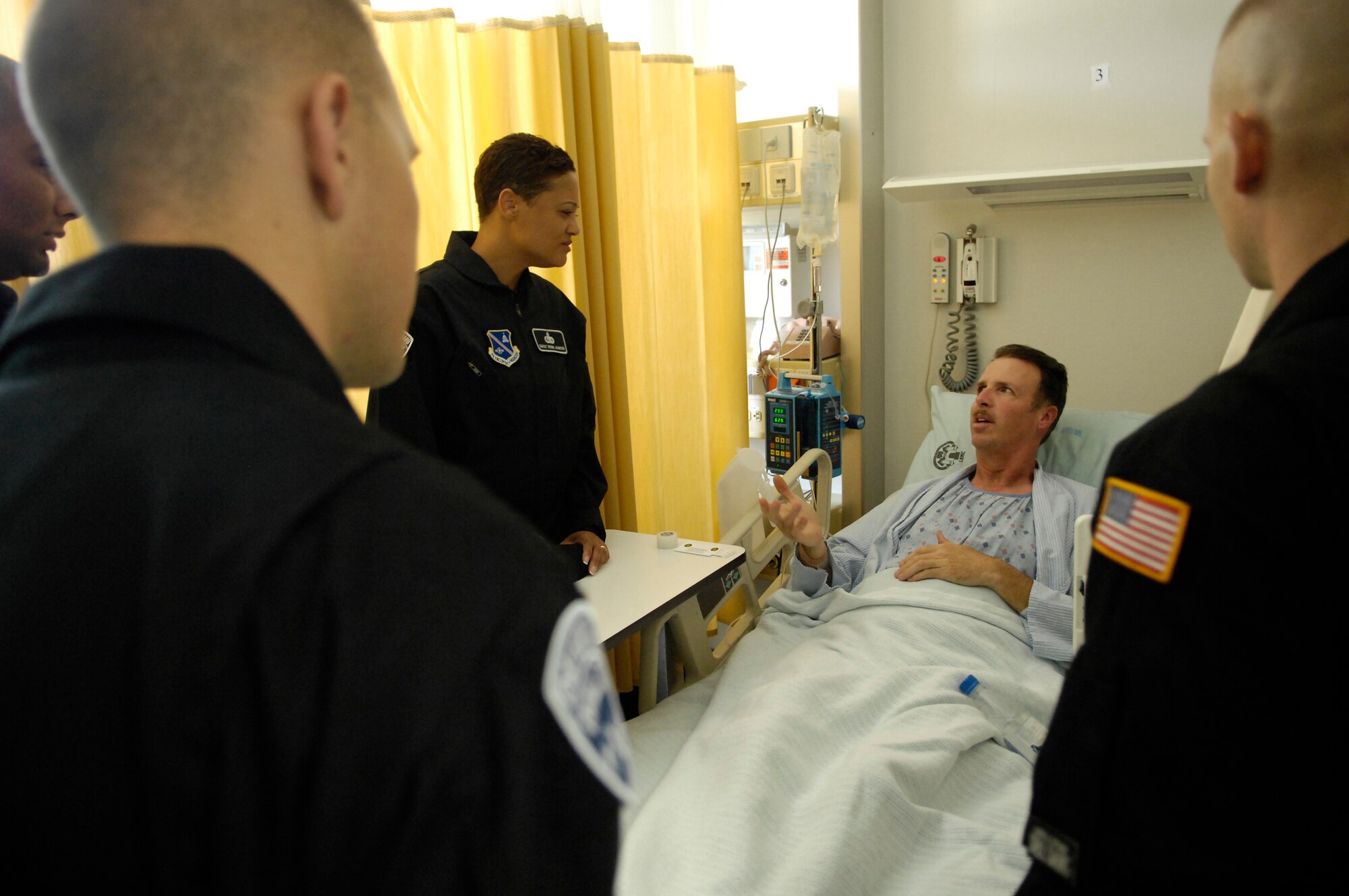 Chief Master Sgt. Robin Johnson, U.S. Air Force Honor Guard Chief Enlisted Manager, along with members of the AF Honor Guard Drill Team speak with a patient at Landstuhl Regional Medical center 1 Aug. 2007.  The Drill Team performed for, and visited, wounded warriors and the medical center staff on 1 Aug. 2007, during their recent Europe tour. (U.S. Air Force photo by Senior Airman Daniel DeCook)(Released)
