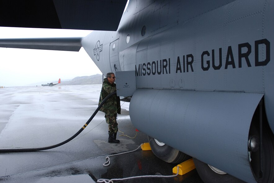 Tech. Sgt. Kelly Kunkel from the Missouri Air National Guard's 139th Airlift Wing refuels a C-130 on the flight line at Kangerlussuaq Airport, Greenland. (Photo by Tech. Sgt. Mike R. Smith, National Guard Bureau)