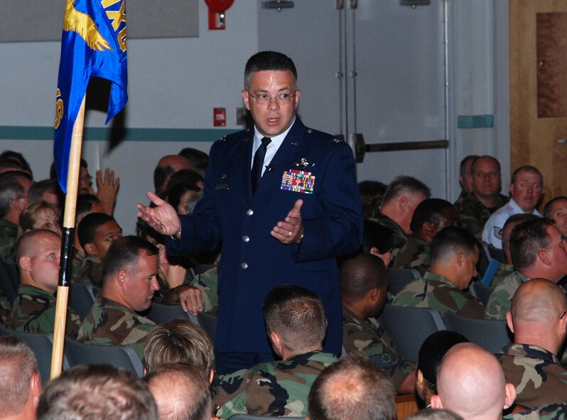DOVER AIR FORCE Base, Del. -- Commander's Call - Aug. 4, 2007 (U.S. Air Force photo/Staff Sgt. Steve Lewis)
