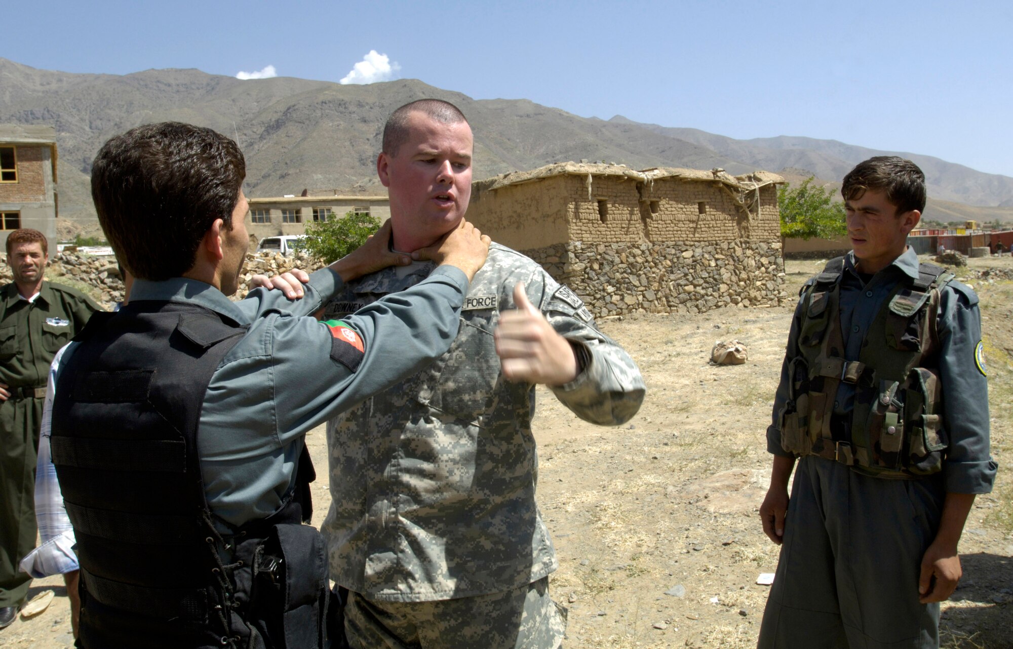 Tech. Sgt. Michael Downey demonstrates how to escape from a choke hold to members of the Afghan National Police Aug. 6.  The security forces Airman, a member of the Panjshir Provincial Reconstruction Team, traveled with other PRT members to the Anaba district of Panjshir Province, Afghanistan, to provide training to ANP working in the district. Sergeant Downey is deployed from the Pentagon, Washington, D.C.  (U.S. Air Force photo/Master Sgt. Jim Varhegyi)