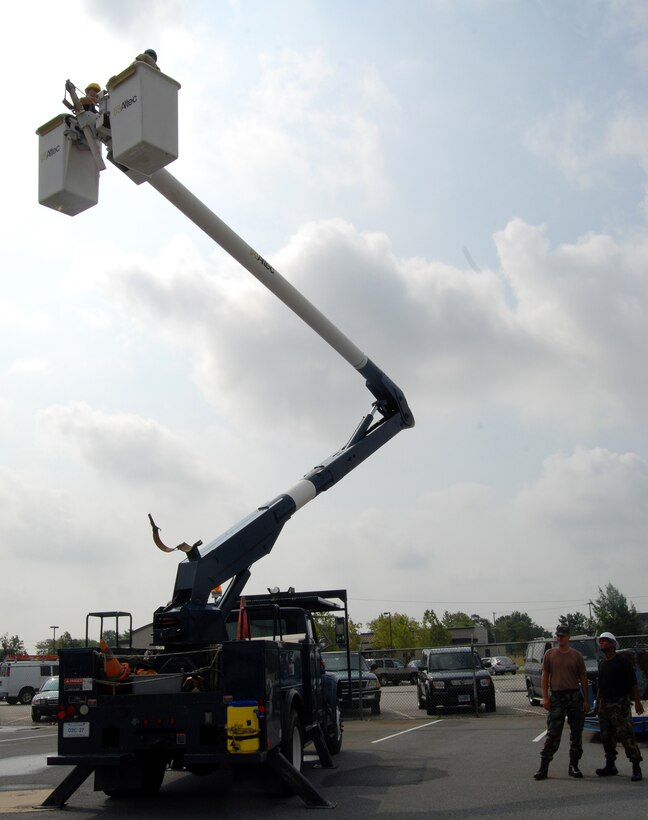 Electric bucket truck refresher training